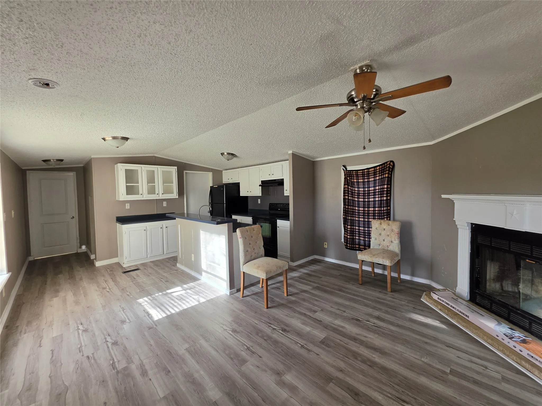Mobile Home For Sale in Kaufman County , 16274 Joshua Lane, Kemp, Texas 75143, 2 Bedroom, 2 Bathroom, Garage spaces, 896 Sqft, built in 2007, mls#21355605, Real Estate Agent in Kemp, Homes For Sale in Kaufman county, Homes For Sale in Kemp, Realtor in Kemp Texas, Real Estate Brokerage Independent Realty Texas, Luminita Cordes Realtor