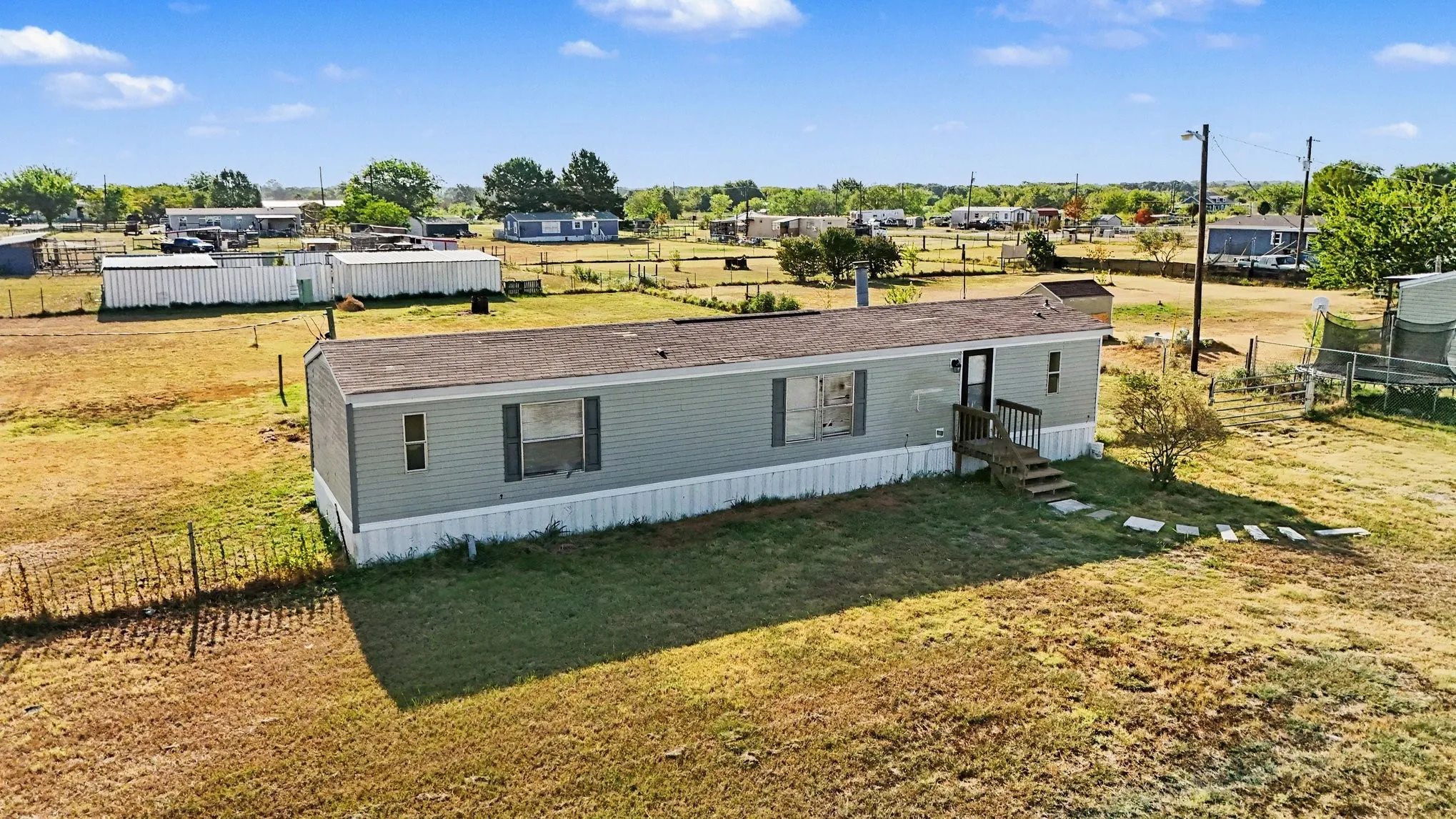Mobile Home For Sale in Kaufman County , 16274 Joshua Lane, Kemp, Texas 75143, 2 Bedroom, 2 Bathroom, Garage spaces, 896 Sqft, built in 2007, mls#21355605, Real Estate Agent in Kemp, Homes For Sale in Kaufman county, Homes For Sale in Kemp, Realtor in Kemp Texas, Real Estate Brokerage Independent Realty Texas, Luminita Cordes Realtor