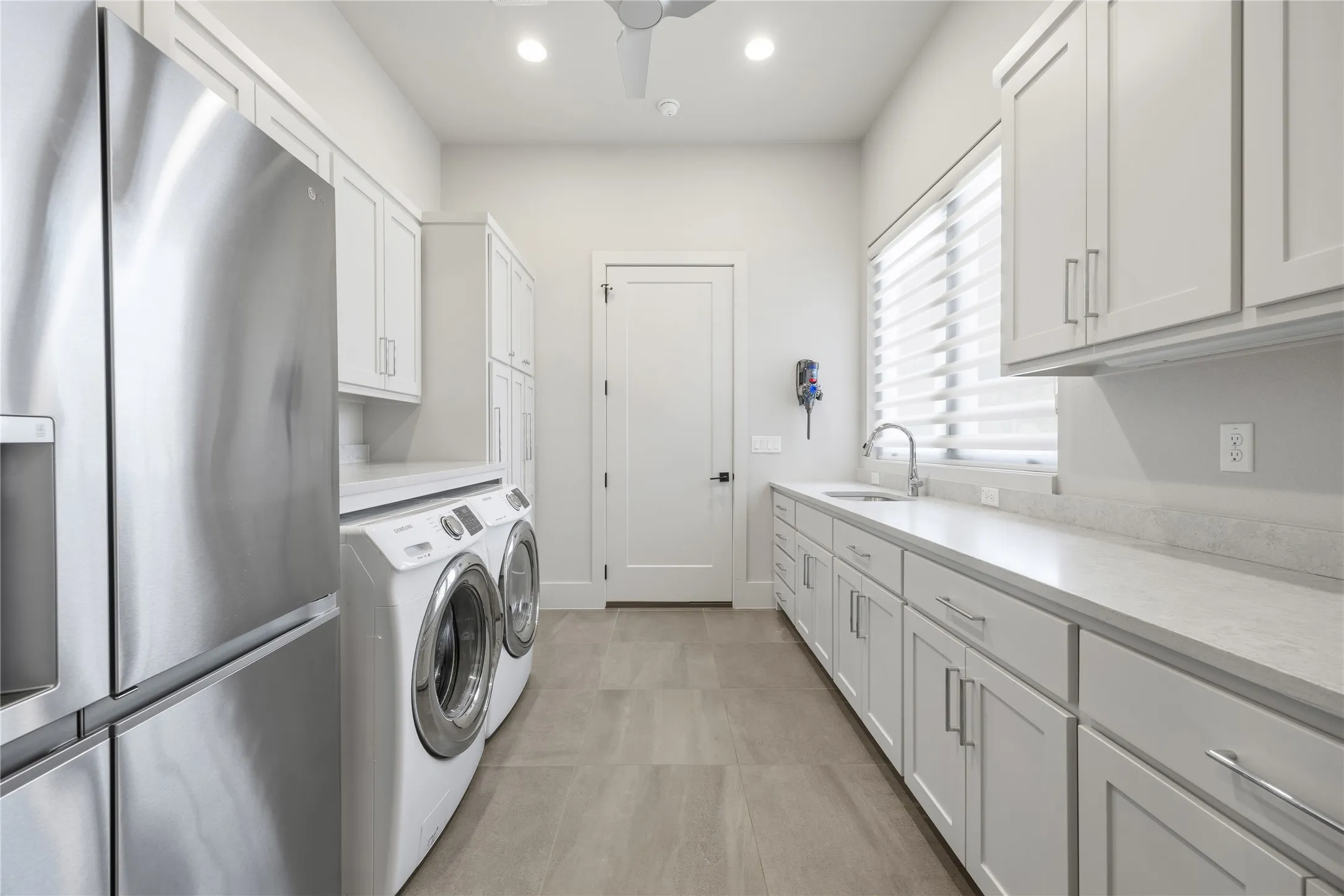 Single Family Residence For Sale in Tarrant County , 200 Winnie Drive, Colleyville, Texas 76034, 4 Bedroom, 5 Bathroom, 3 Garage spaces, 4,779 Sqft, built in 2020, mls#21355181, Real Estate Agent in Colleyville, Homes For Sale in Tarrant county, Homes For Sale in Colleyville, Realtor in Colleyville Texas, Real Estate Brokerage Independent Realty Texas, Luminita Cordes Realtor