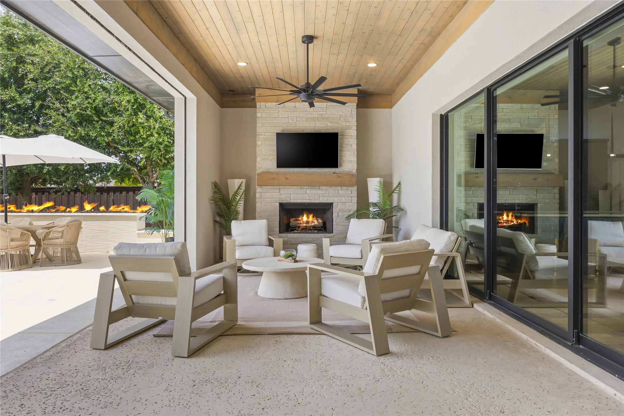 Single Family Residence For Sale in Tarrant County , 200 Winnie Drive, Colleyville, Texas 76034, 4 Bedroom, 5 Bathroom, 3 Garage spaces, 4,779 Sqft, built in 2020, mls#21355181, Real Estate Agent in Colleyville, Homes For Sale in Tarrant county, Homes For Sale in Colleyville, Realtor in Colleyville Texas, Real Estate Brokerage Independent Realty Texas, Luminita Cordes Realtor