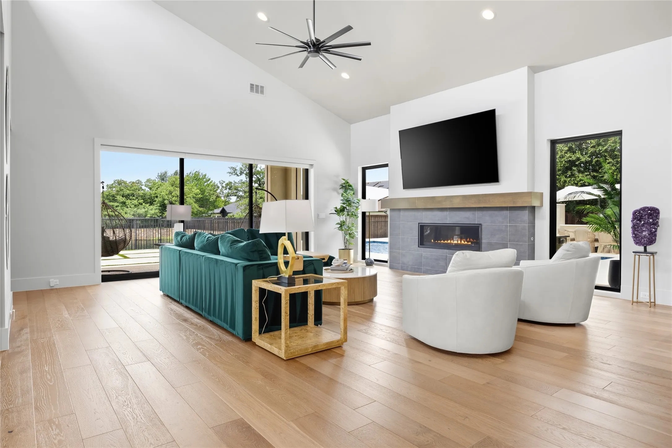 Single Family Residence For Sale in Tarrant County , 200 Winnie Drive, Colleyville, Texas 76034, 4 Bedroom, 5 Bathroom, 3 Garage spaces, 4,779 Sqft, built in 2020, mls#21355181, Real Estate Agent in Colleyville, Homes For Sale in Tarrant county, Homes For Sale in Colleyville, Realtor in Colleyville Texas, Real Estate Brokerage Independent Realty Texas, Luminita Cordes Realtor