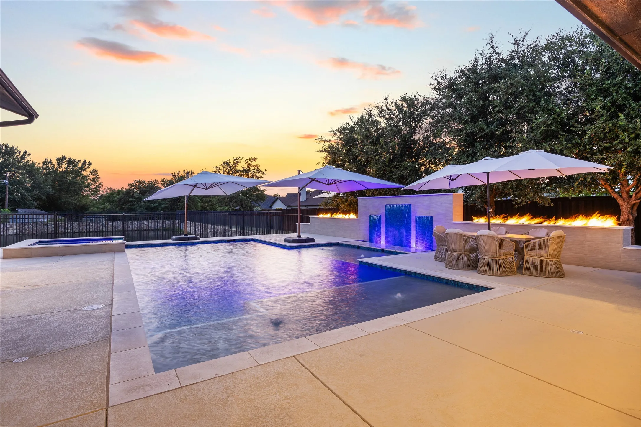 Single Family Residence For Sale in Tarrant County , 200 Winnie Drive, Colleyville, Texas 76034, 4 Bedroom, 5 Bathroom, 3 Garage spaces, 4,779 Sqft, built in 2020, mls#21355181, Real Estate Agent in Colleyville, Homes For Sale in Tarrant county, Homes For Sale in Colleyville, Realtor in Colleyville Texas, Real Estate Brokerage Independent Realty Texas, Luminita Cordes Realtor