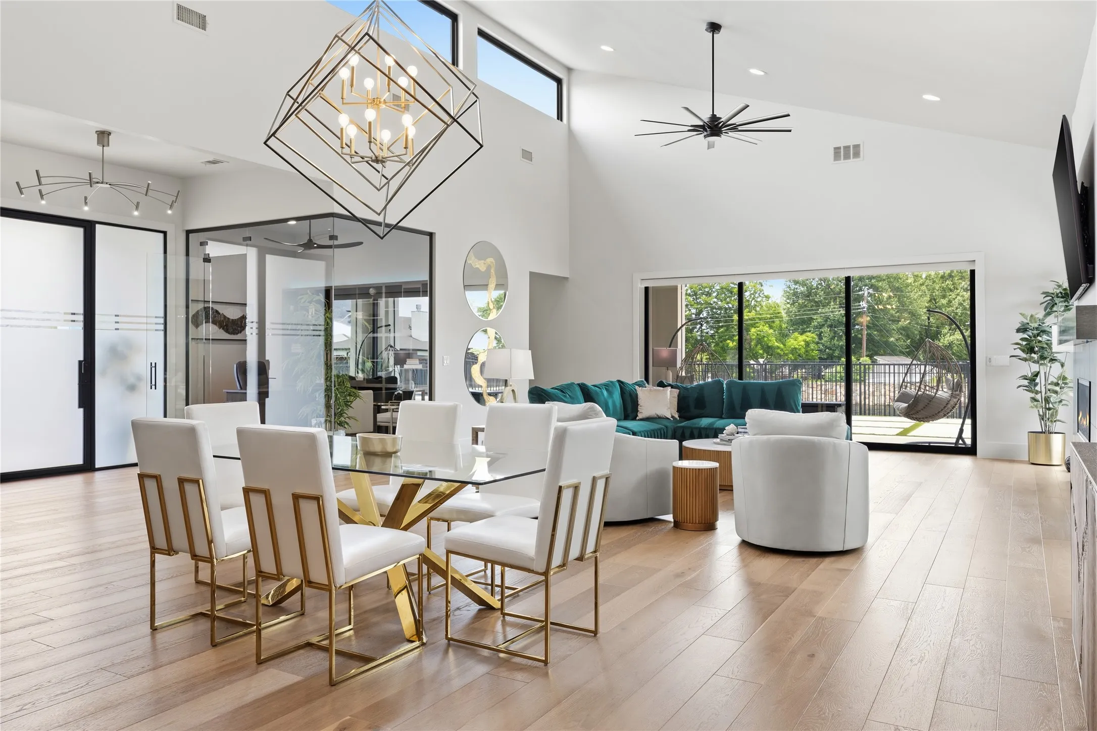Single Family Residence For Sale in Tarrant County , 200 Winnie Drive, Colleyville, Texas 76034, 4 Bedroom, 5 Bathroom, 3 Garage spaces, 4,779 Sqft, built in 2020, mls#21355181, Real Estate Agent in Colleyville, Homes For Sale in Tarrant county, Homes For Sale in Colleyville, Realtor in Colleyville Texas, Real Estate Brokerage Independent Realty Texas, Luminita Cordes Realtor
