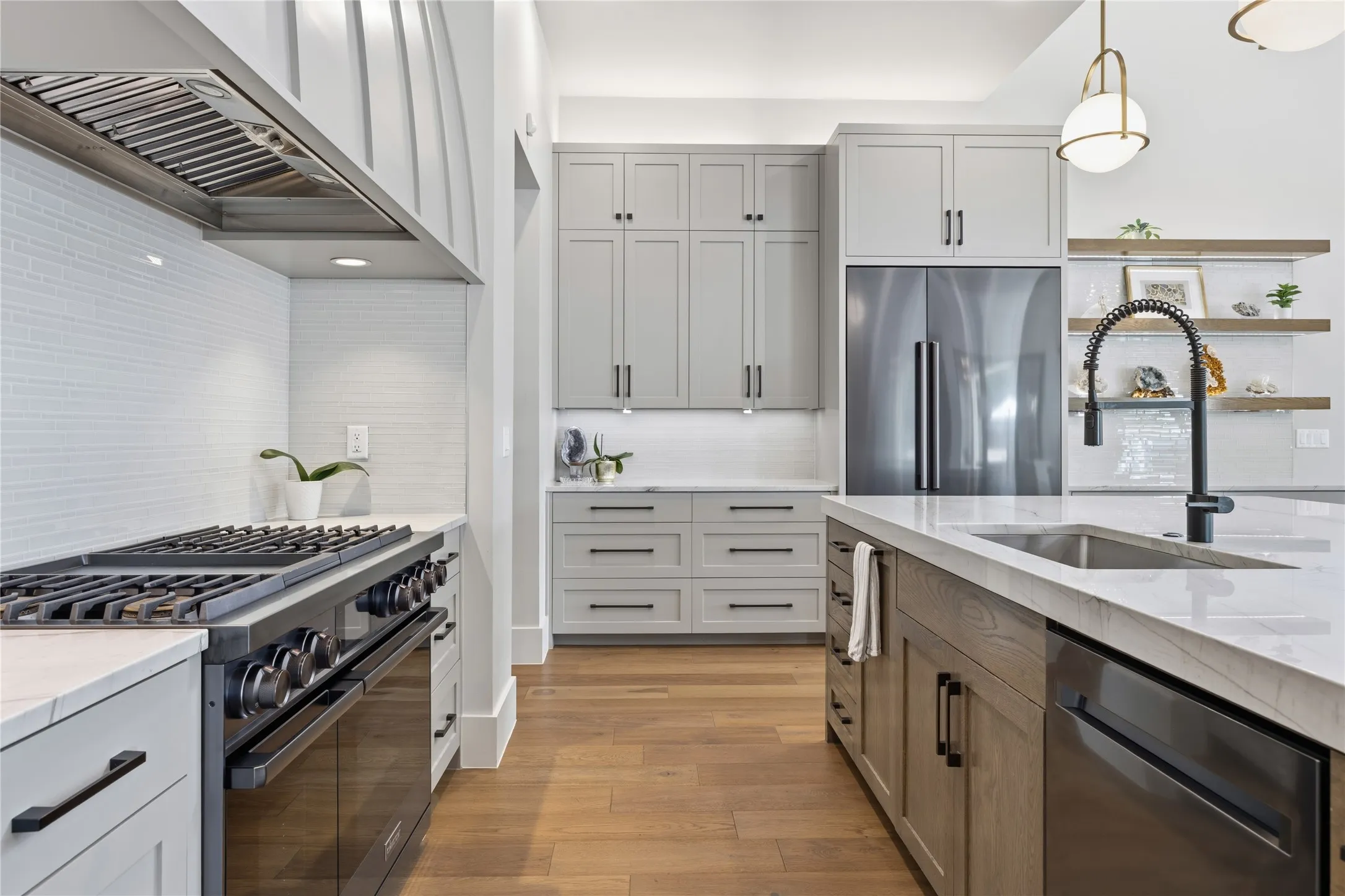 Single Family Residence For Sale in Tarrant County , 200 Winnie Drive, Colleyville, Texas 76034, 4 Bedroom, 5 Bathroom, 3 Garage spaces, 4,779 Sqft, built in 2020, mls#21355181, Real Estate Agent in Colleyville, Homes For Sale in Tarrant county, Homes For Sale in Colleyville, Realtor in Colleyville Texas, Real Estate Brokerage Independent Realty Texas, Luminita Cordes Realtor