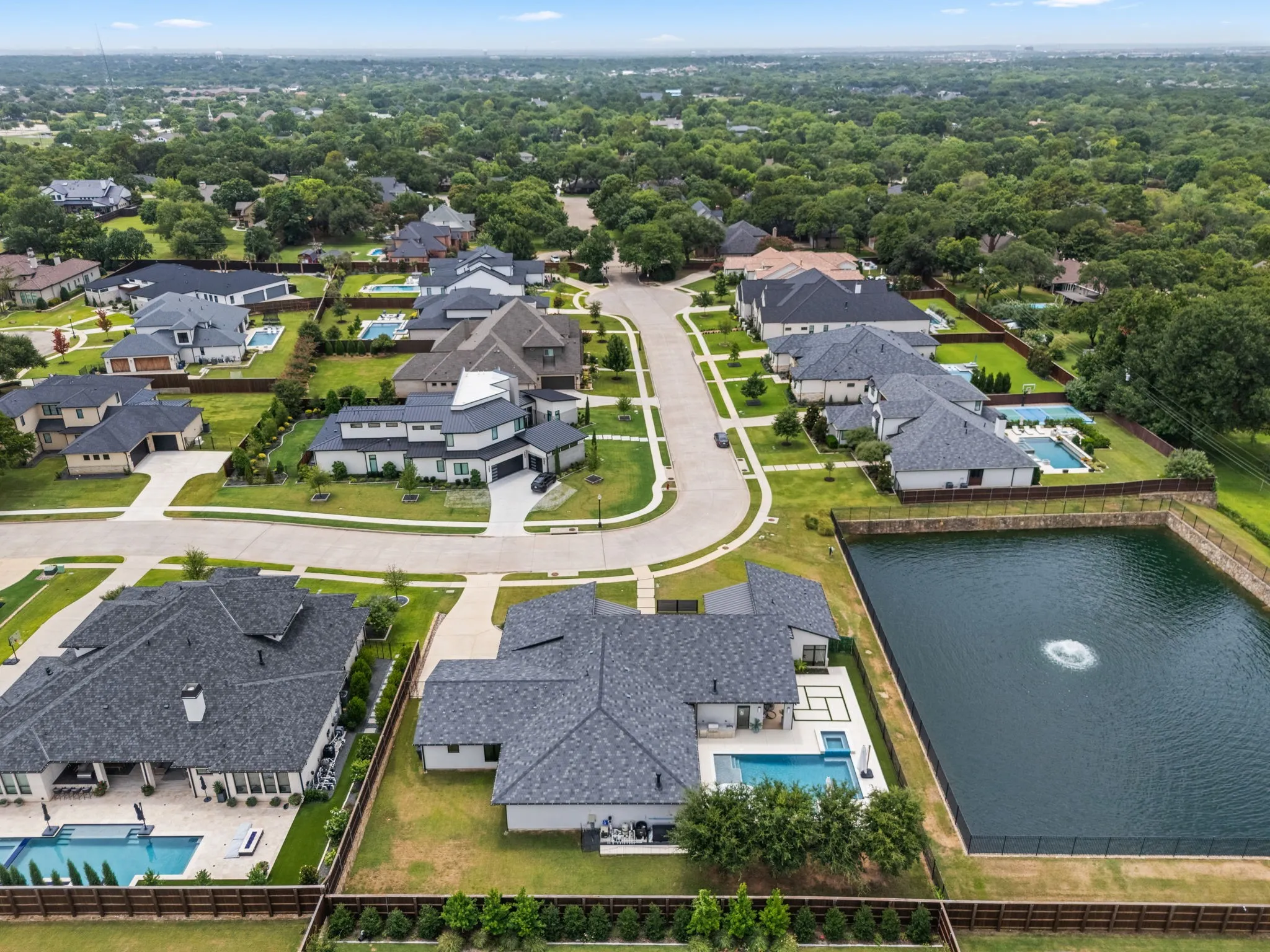 Single Family Residence For Sale in Tarrant County , 200 Winnie Drive, Colleyville, Texas 76034, 4 Bedroom, 5 Bathroom, 3 Garage spaces, 4,779 Sqft, built in 2020, mls#21355181, Real Estate Agent in Colleyville, Homes For Sale in Tarrant county, Homes For Sale in Colleyville, Realtor in Colleyville Texas, Real Estate Brokerage Independent Realty Texas, Luminita Cordes Realtor