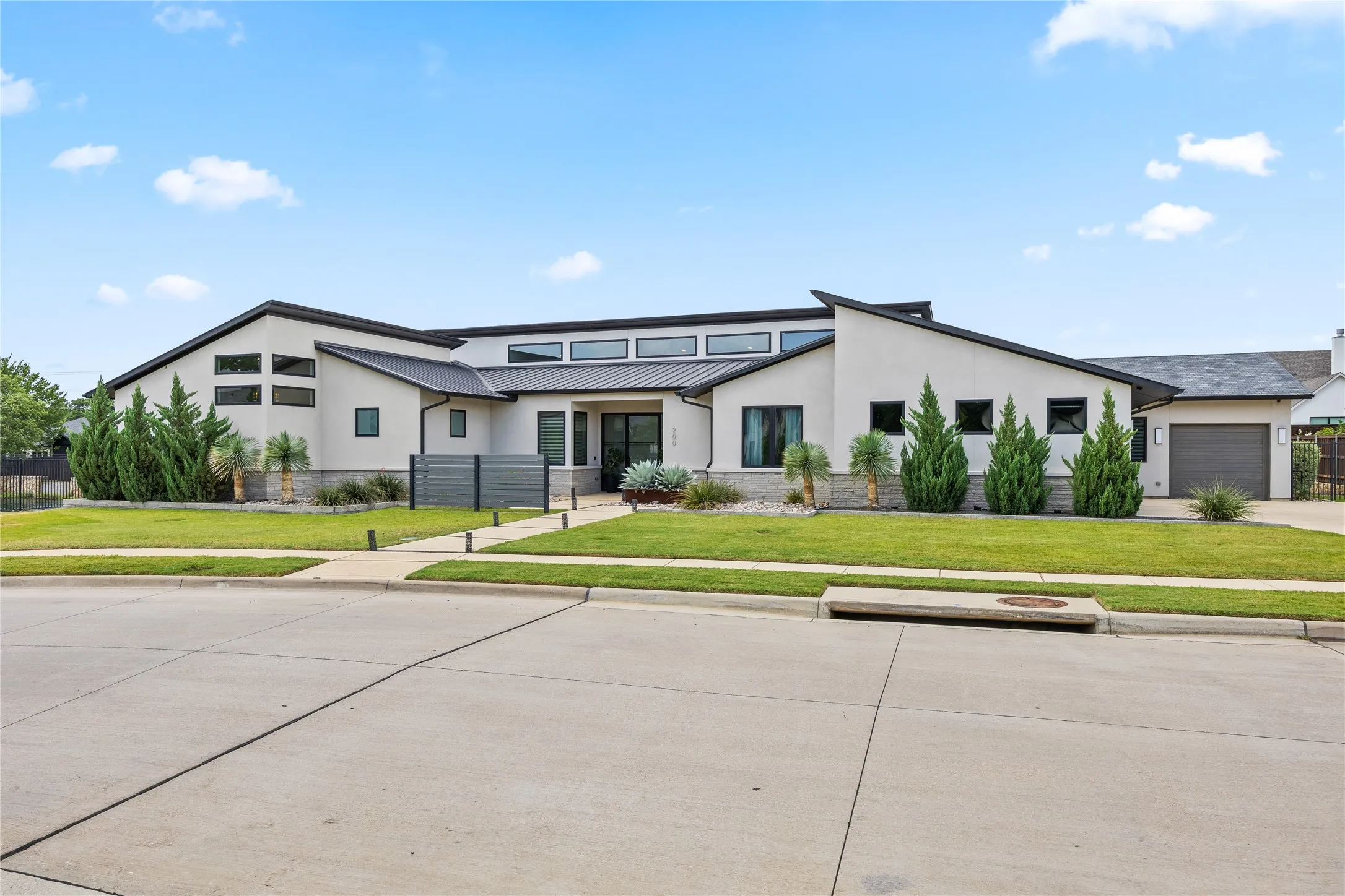 Single Family Residence For Sale in Tarrant County , 200 Winnie Drive, Colleyville, Texas 76034, 4 Bedroom, 5 Bathroom, 3 Garage spaces, 4,779 Sqft, built in 2020, mls#21355181, Real Estate Agent in Colleyville, Homes For Sale in Tarrant county, Homes For Sale in Colleyville, Realtor in Colleyville Texas, Real Estate Brokerage Independent Realty Texas, Luminita Cordes Realtor