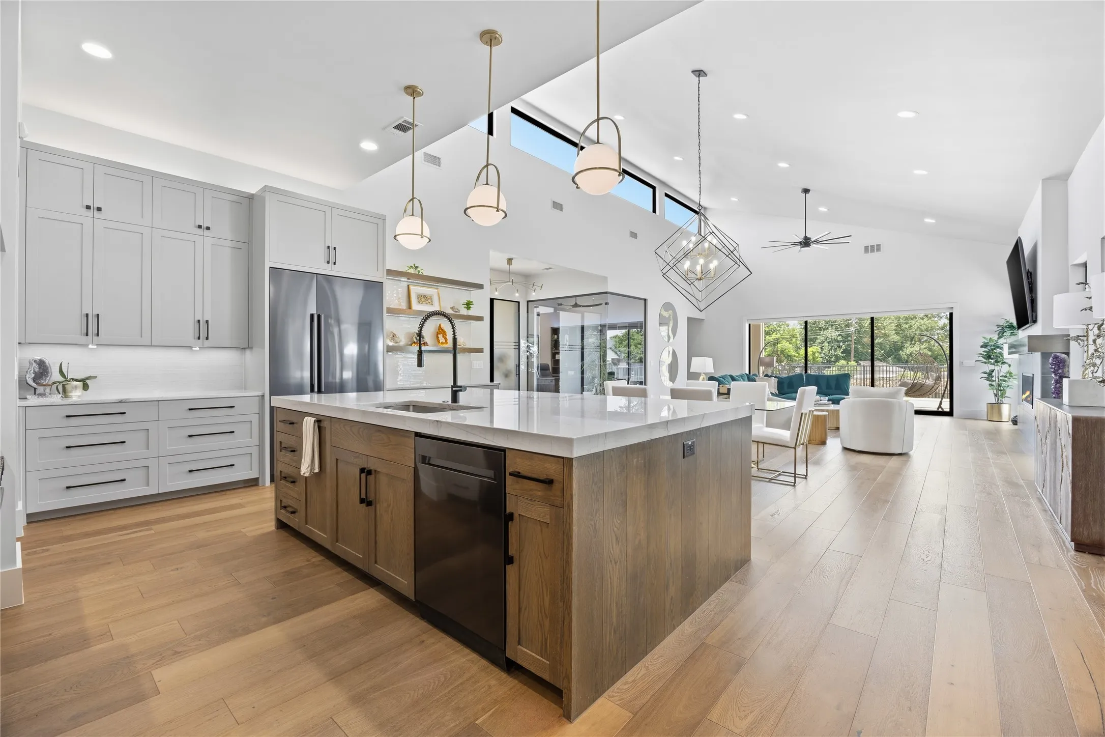 Single Family Residence For Sale in Tarrant County , 200 Winnie Drive, Colleyville, Texas 76034, 4 Bedroom, 5 Bathroom, 3 Garage spaces, 4,779 Sqft, built in 2020, mls#21355181, Real Estate Agent in Colleyville, Homes For Sale in Tarrant county, Homes For Sale in Colleyville, Realtor in Colleyville Texas, Real Estate Brokerage Independent Realty Texas, Luminita Cordes Realtor