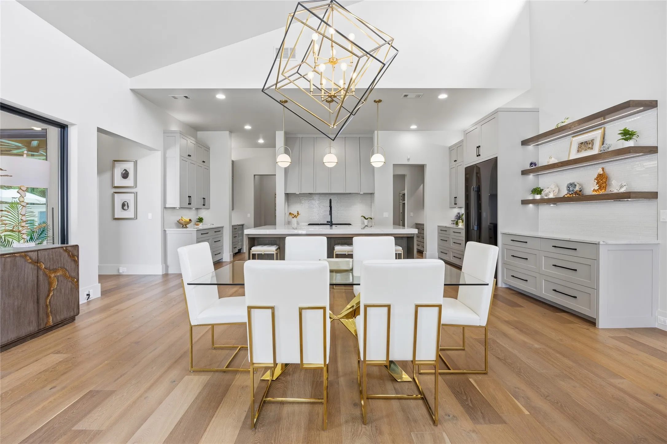 Single Family Residence For Sale in Tarrant County , 200 Winnie Drive, Colleyville, Texas 76034, 4 Bedroom, 5 Bathroom, 3 Garage spaces, 4,779 Sqft, built in 2020, mls#21355181, Real Estate Agent in Colleyville, Homes For Sale in Tarrant county, Homes For Sale in Colleyville, Realtor in Colleyville Texas, Real Estate Brokerage Independent Realty Texas, Luminita Cordes Realtor