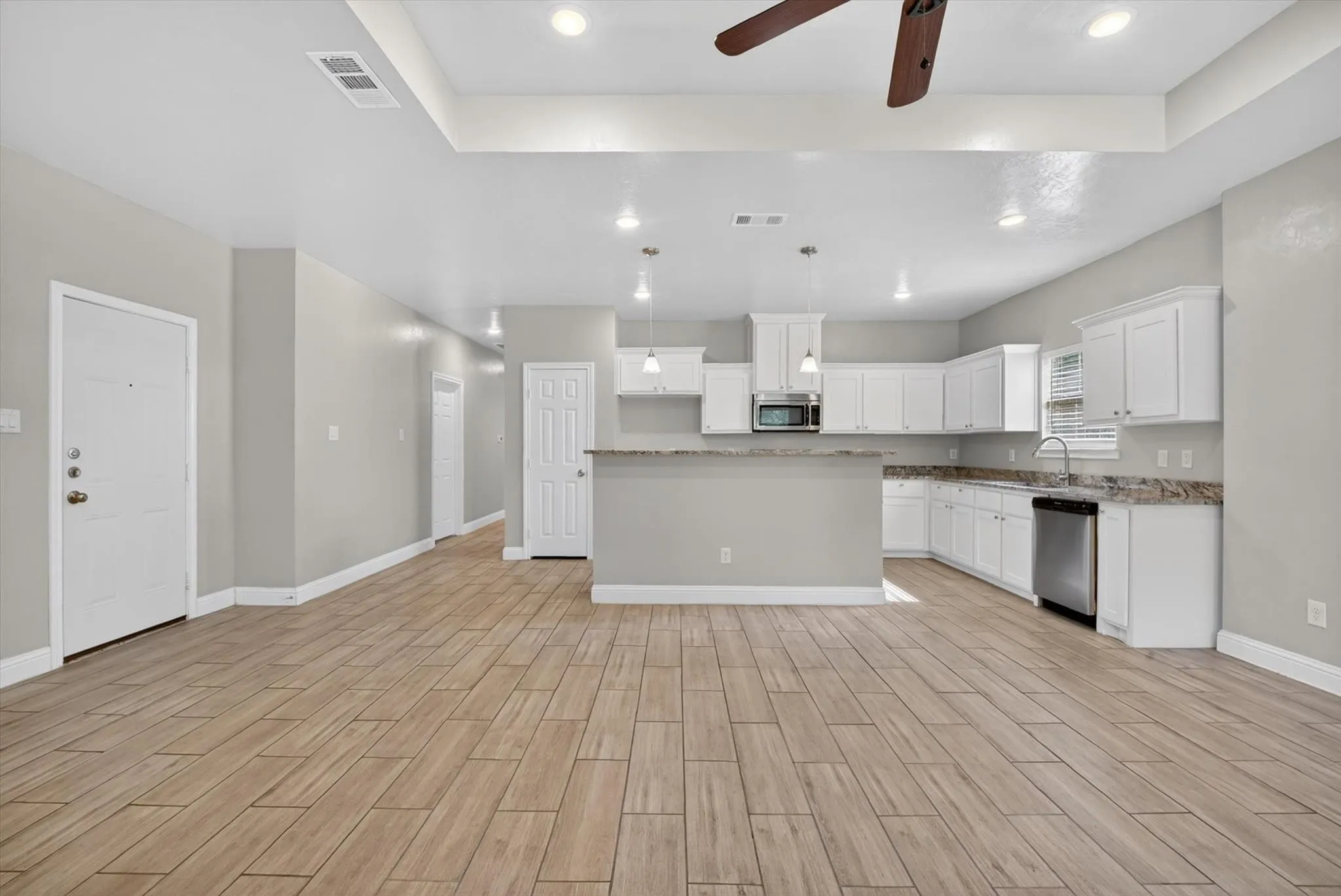 Single Family Residence For Rent in Hunt County , 4404 Harris Street, Greenville, Texas 75401, 3 Bedroom, 2 Bathroom, 2 Garage spaces, 1,600 Sqft, built in 2021, mls#21357165, Real Estate Agent in Greenville, Homes For Rent in Hunt county, Homes For Rent in Greenville, Realtor in Greenville Texas, Real Estate Brokerage Independent Realty Texas, Luminita Cordes Realtor