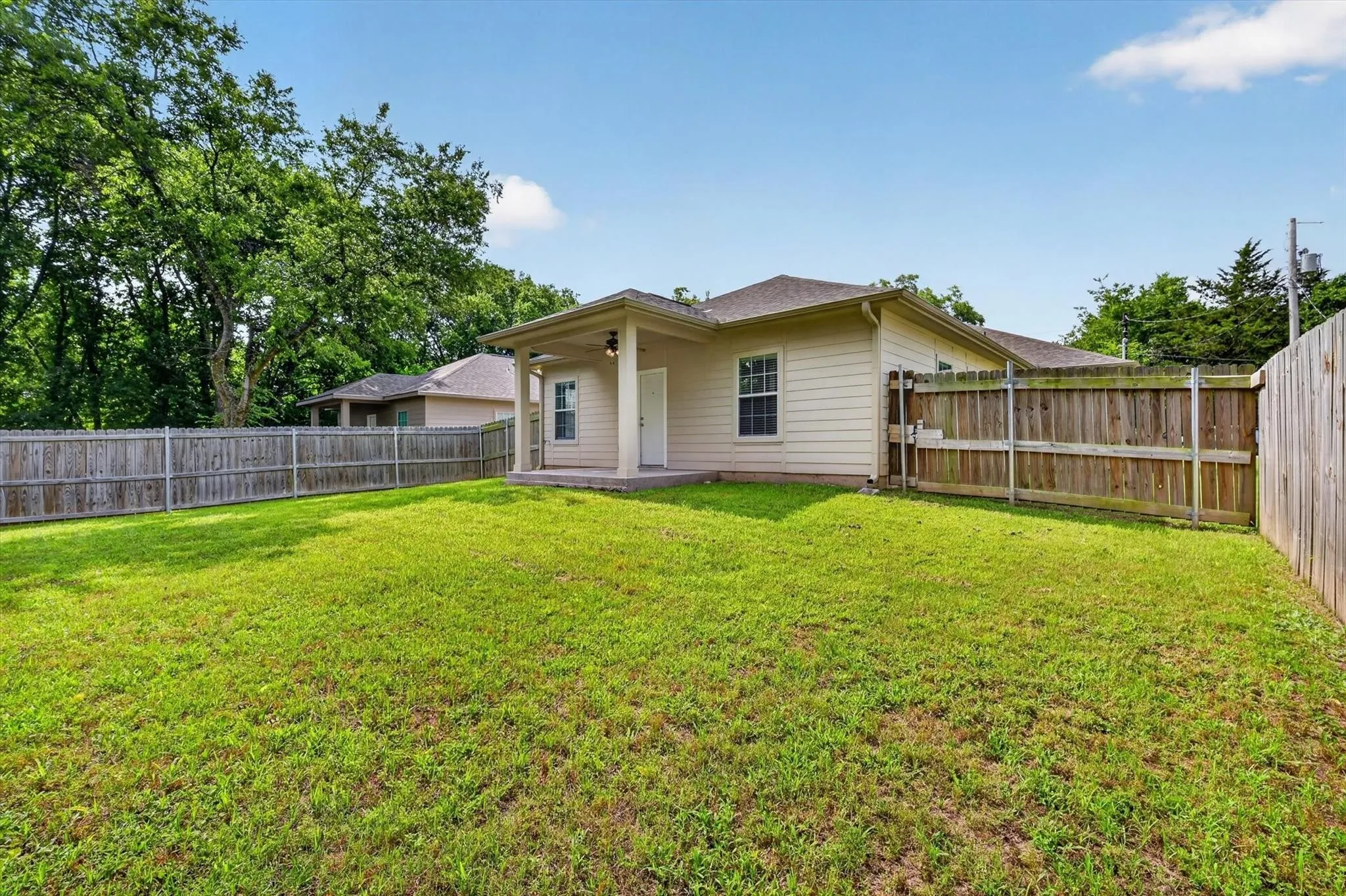 Single Family Residence For Rent in Hunt County , 4404 Harris Street, Greenville, Texas 75401, 3 Bedroom, 2 Bathroom, 2 Garage spaces, 1,600 Sqft, built in 2021, mls#21357165, Real Estate Agent in Greenville, Homes For Rent in Hunt county, Homes For Rent in Greenville, Realtor in Greenville Texas, Real Estate Brokerage Independent Realty Texas, Luminita Cordes Realtor