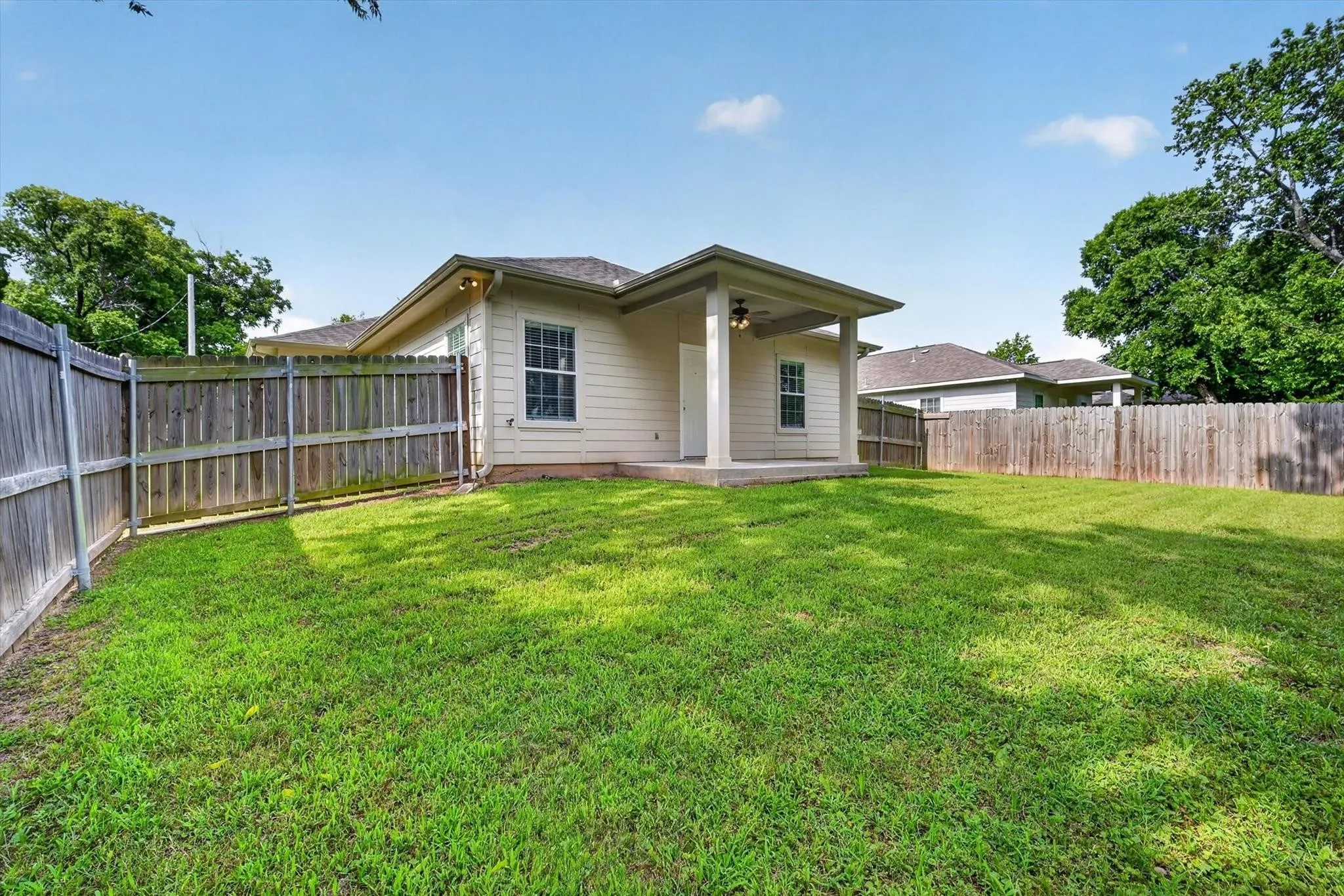 Single Family Residence For Rent in Hunt County , 4404 Harris Street, Greenville, Texas 75401, 3 Bedroom, 2 Bathroom, 2 Garage spaces, 1,600 Sqft, built in 2021, mls#21357165, Real Estate Agent in Greenville, Homes For Rent in Hunt county, Homes For Rent in Greenville, Realtor in Greenville Texas, Real Estate Brokerage Independent Realty Texas, Luminita Cordes Realtor