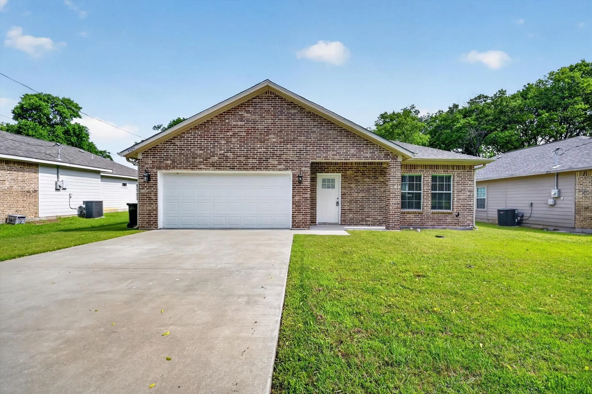 Single Family Residence For Rent in Hunt County , 4404 Harris Street, Greenville, Texas 75401, 3 Bedroom, 2 Bathroom, 2 Garage spaces, 1,600 Sqft, built in 2021, mls#21357165, Real Estate Agent in Greenville, Homes For Rent in Hunt county, Homes For Rent in Greenville, Realtor in Greenville Texas, Real Estate Brokerage Independent Realty Texas, Luminita Cordes Realtor