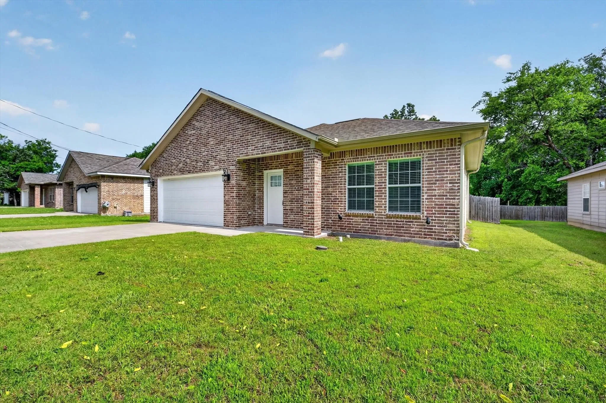 Single Family Residence For Rent in Hunt County , 4404 Harris Street, Greenville, Texas 75401, 3 Bedroom, 2 Bathroom, 2 Garage spaces, 1,600 Sqft, built in 2021, mls#21357165, Real Estate Agent in Greenville, Homes For Rent in Hunt county, Homes For Rent in Greenville, Realtor in Greenville Texas, Real Estate Brokerage Independent Realty Texas, Luminita Cordes Realtor