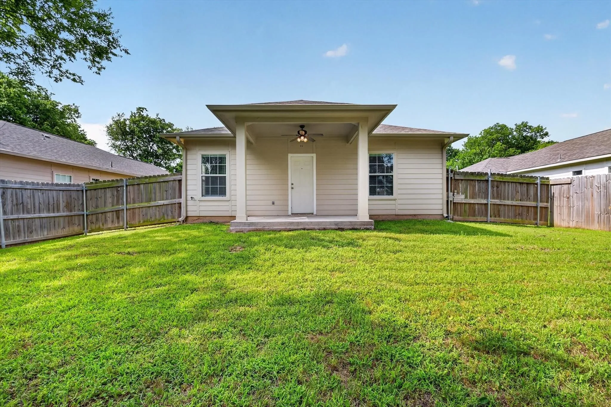 Single Family Residence For Rent in Hunt County , 4404 Harris Street, Greenville, Texas 75401, 3 Bedroom, 2 Bathroom, 2 Garage spaces, 1,600 Sqft, built in 2021, mls#21357165, Real Estate Agent in Greenville, Homes For Rent in Hunt county, Homes For Rent in Greenville, Realtor in Greenville Texas, Real Estate Brokerage Independent Realty Texas, Luminita Cordes Realtor