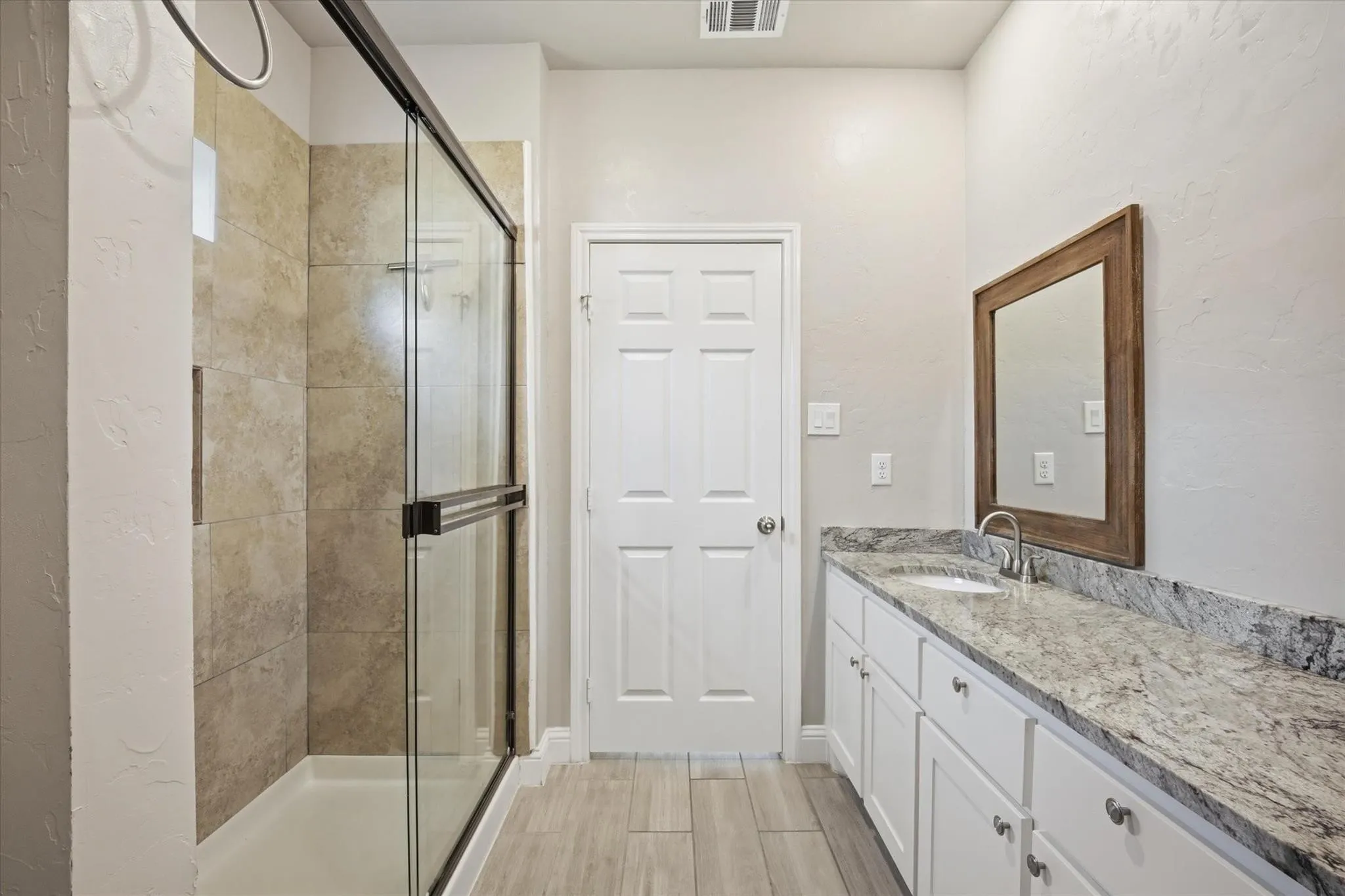 Single Family Residence For Rent in Hunt County , 4404 Harris Street, Greenville, Texas 75401, 3 Bedroom, 2 Bathroom, 2 Garage spaces, 1,600 Sqft, built in 2021, mls#21357165, Real Estate Agent in Greenville, Homes For Rent in Hunt county, Homes For Rent in Greenville, Realtor in Greenville Texas, Real Estate Brokerage Independent Realty Texas, Luminita Cordes Realtor