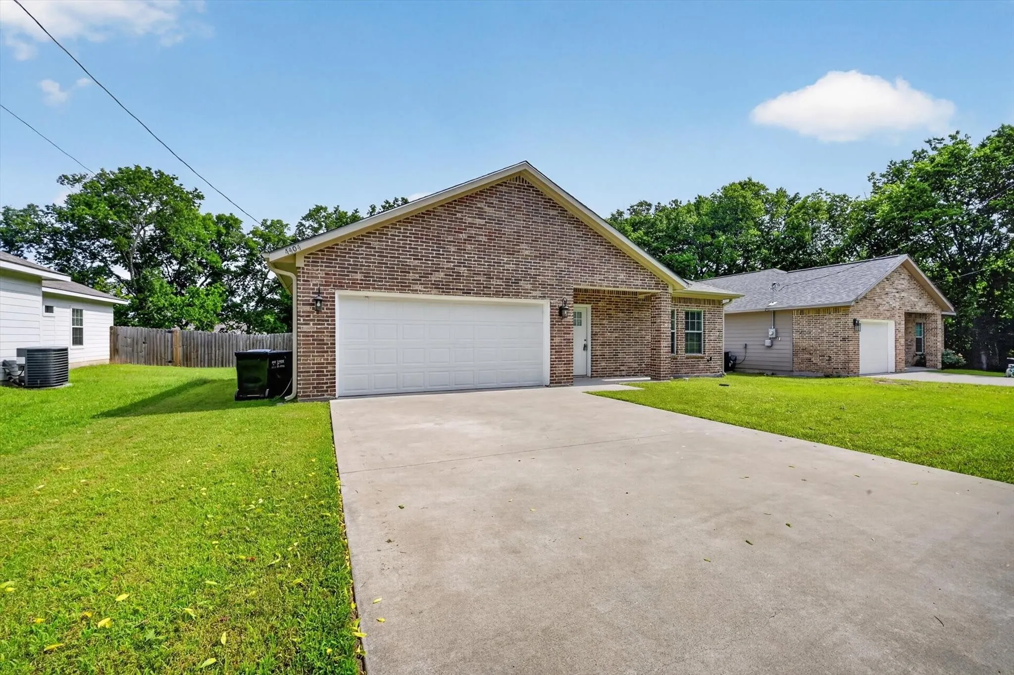 Single Family Residence For Rent in Hunt County , 4404 Harris Street, Greenville, Texas 75401, 3 Bedroom, 2 Bathroom, 2 Garage spaces, 1,600 Sqft, built in 2021, mls#21357165, Real Estate Agent in Greenville, Homes For Rent in Hunt county, Homes For Rent in Greenville, Realtor in Greenville Texas, Real Estate Brokerage Independent Realty Texas, Luminita Cordes Realtor