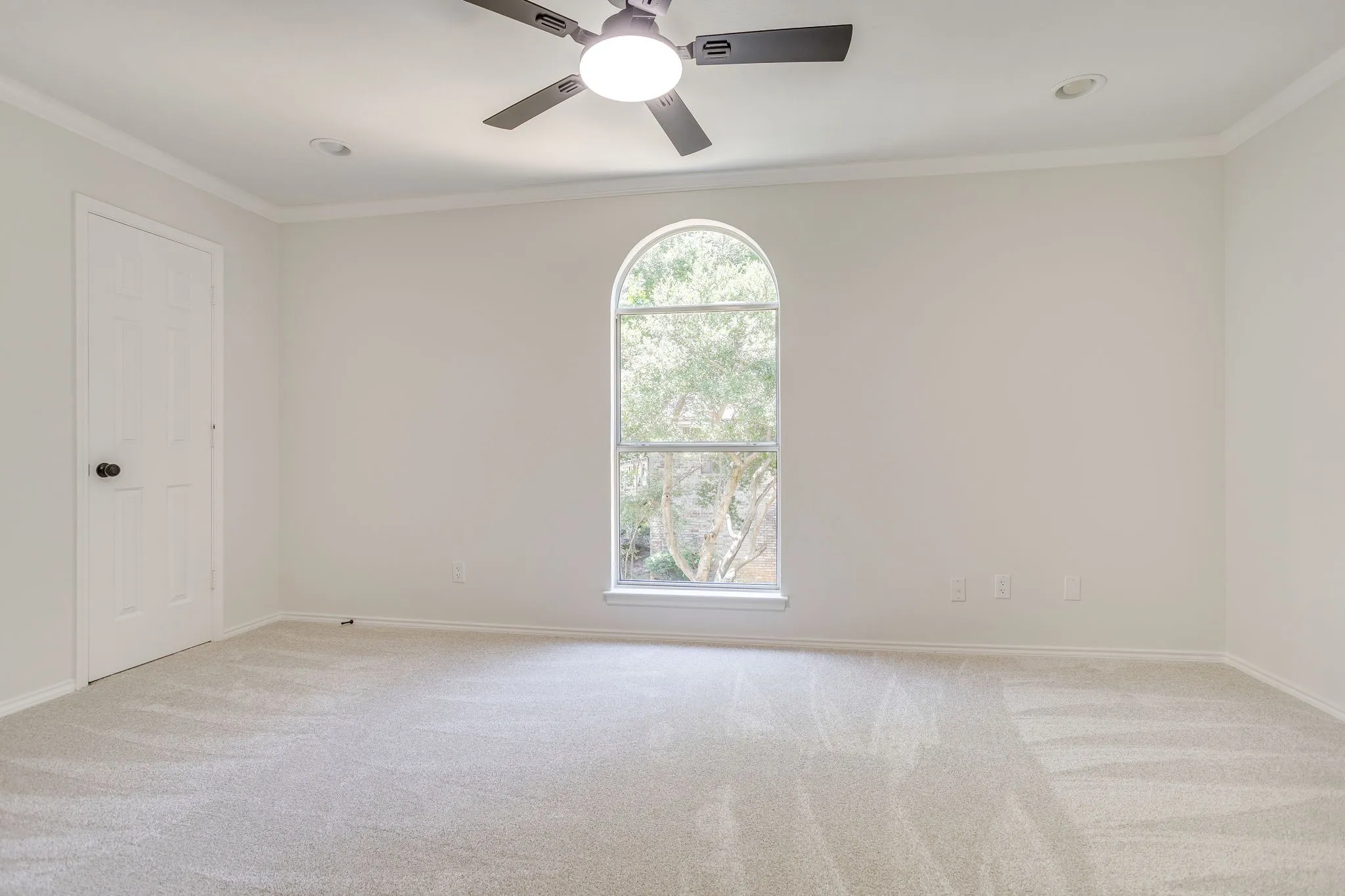 Single Family Residence For Sale in Tarrant County , 4608 Bayonne Court, Arlington, Texas 76016, 3 Bedroom, 3 Bathroom, 2 Garage spaces, 1,664 Sqft, built in 1992, mls#21350840, Real Estate Agent in Arlington, Homes For Sale in Tarrant county, Homes For Sale in Arlington, Realtor in Arlington Texas, Real Estate Brokerage Independent Realty Texas, Luminita Cordes Realtor