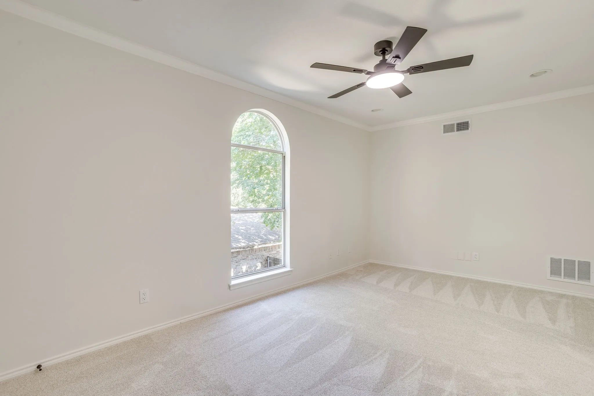 Single Family Residence For Sale in Tarrant County , 4608 Bayonne Court, Arlington, Texas 76016, 3 Bedroom, 3 Bathroom, 2 Garage spaces, 1,664 Sqft, built in 1992, mls#21350840, Real Estate Agent in Arlington, Homes For Sale in Tarrant county, Homes For Sale in Arlington, Realtor in Arlington Texas, Real Estate Brokerage Independent Realty Texas, Luminita Cordes Realtor