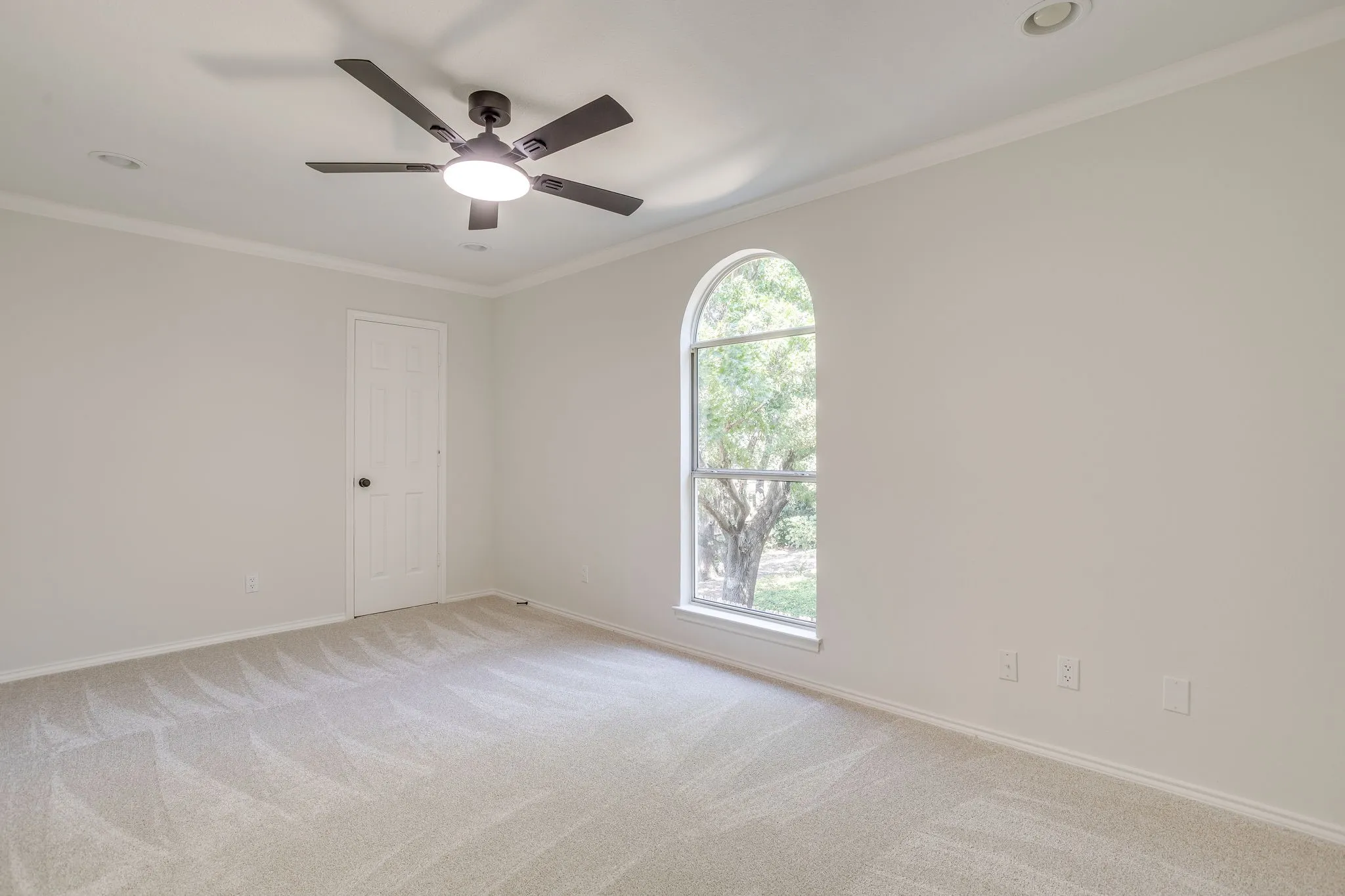 Single Family Residence For Sale in Tarrant County , 4608 Bayonne Court, Arlington, Texas 76016, 3 Bedroom, 3 Bathroom, 2 Garage spaces, 1,664 Sqft, built in 1992, mls#21350840, Real Estate Agent in Arlington, Homes For Sale in Tarrant county, Homes For Sale in Arlington, Realtor in Arlington Texas, Real Estate Brokerage Independent Realty Texas, Luminita Cordes Realtor