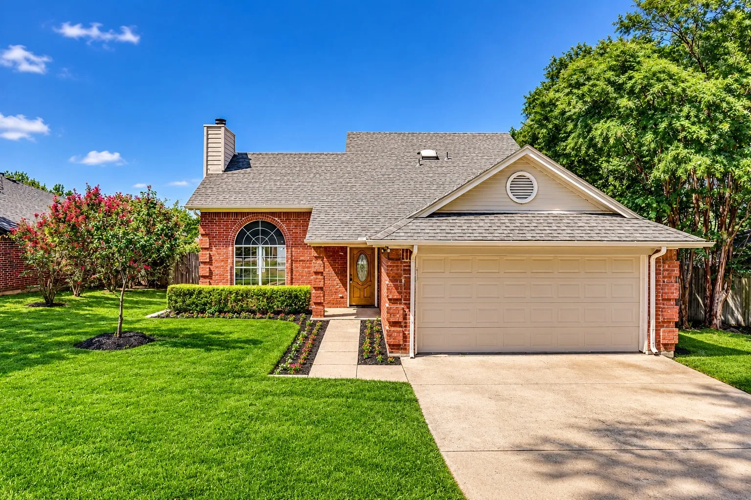 Single Family Residence For Sale in Tarrant County , 4608 Bayonne Court, Arlington, Texas 76016, 3 Bedroom, 3 Bathroom, 2 Garage spaces, 1,664 Sqft, built in 1992, mls#21350840, Real Estate Agent in Arlington, Homes For Sale in Tarrant county, Homes For Sale in Arlington, Realtor in Arlington Texas, Real Estate Brokerage Independent Realty Texas, Luminita Cordes Realtor