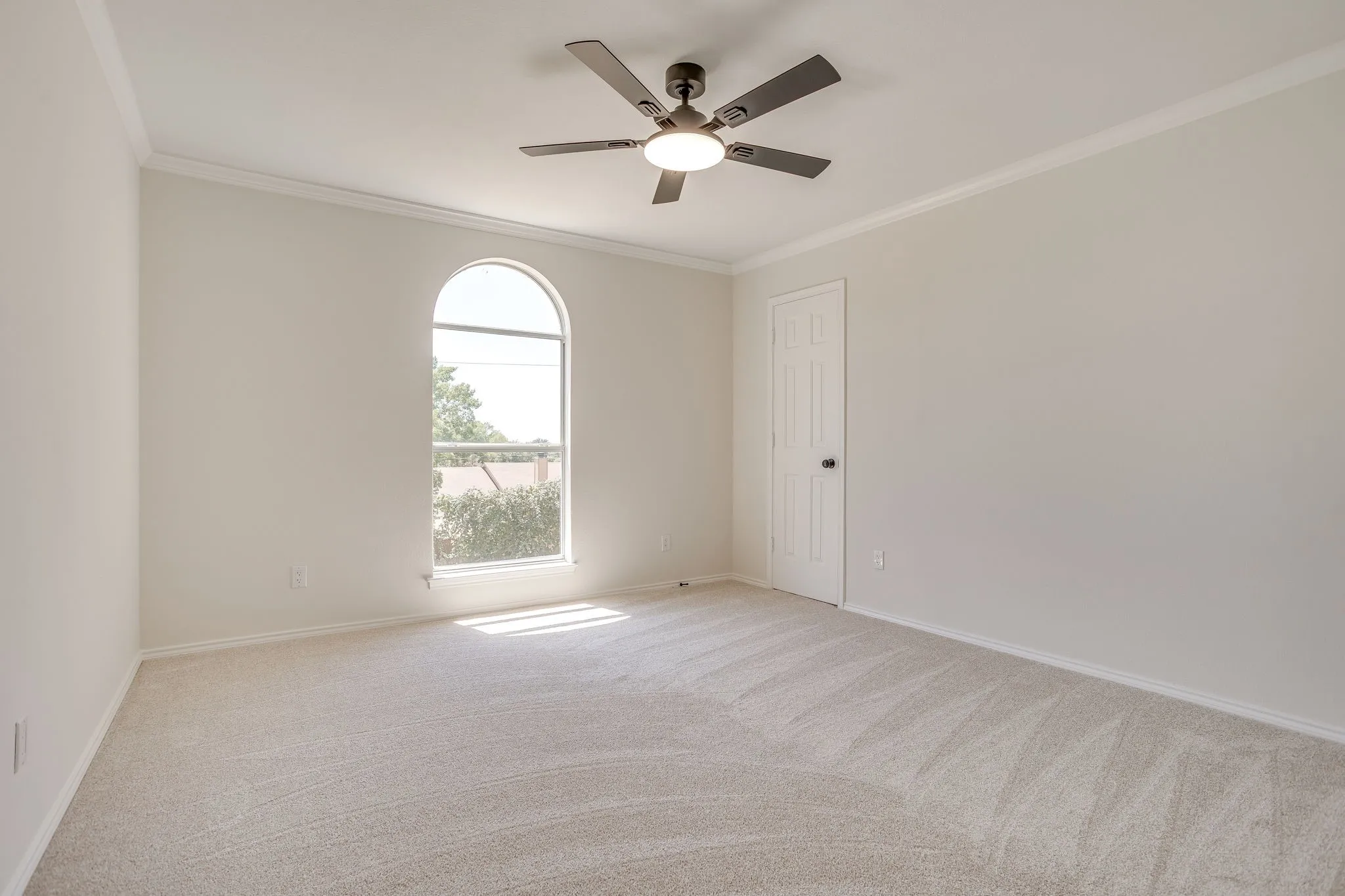 Single Family Residence For Sale in Tarrant County , 4608 Bayonne Court, Arlington, Texas 76016, 3 Bedroom, 3 Bathroom, 2 Garage spaces, 1,664 Sqft, built in 1992, mls#21350840, Real Estate Agent in Arlington, Homes For Sale in Tarrant county, Homes For Sale in Arlington, Realtor in Arlington Texas, Real Estate Brokerage Independent Realty Texas, Luminita Cordes Realtor