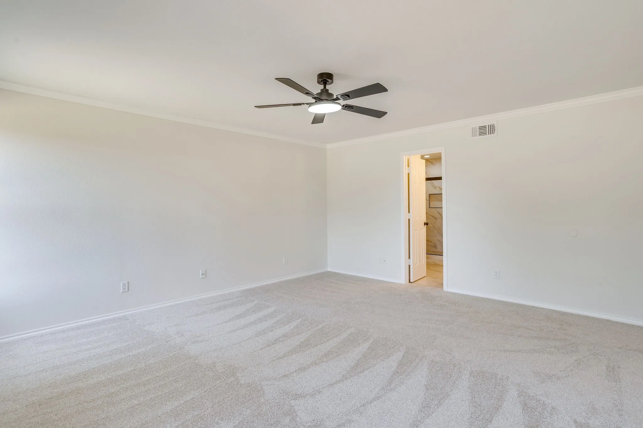 Single Family Residence For Sale in Tarrant County , 4608 Bayonne Court, Arlington, Texas 76016, 3 Bedroom, 3 Bathroom, 2 Garage spaces, 1,664 Sqft, built in 1992, mls#21350840, Real Estate Agent in Arlington, Homes For Sale in Tarrant county, Homes For Sale in Arlington, Realtor in Arlington Texas, Real Estate Brokerage Independent Realty Texas, Luminita Cordes Realtor