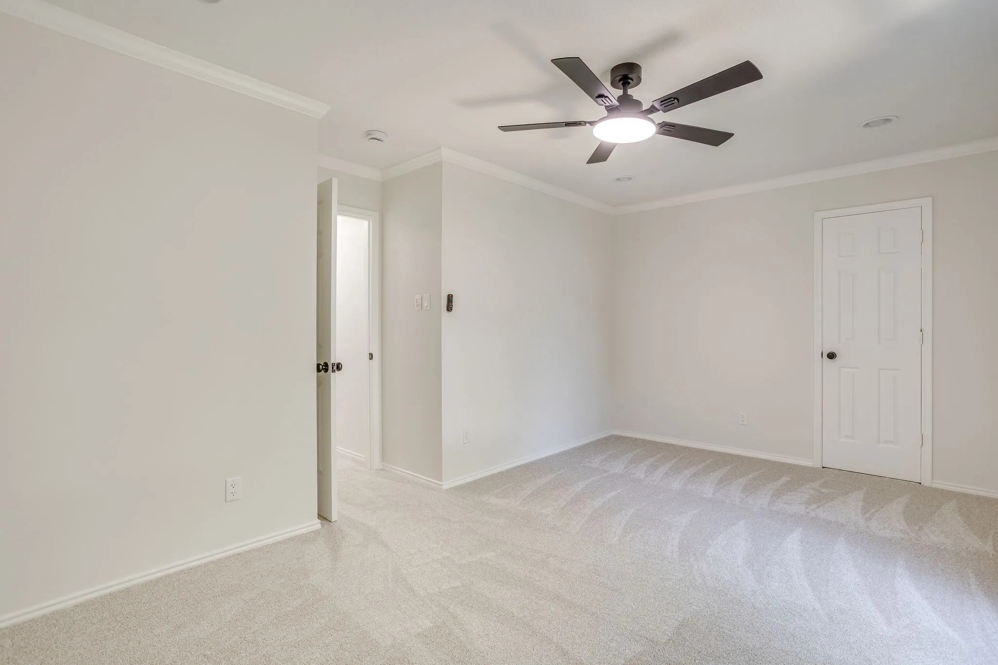 Single Family Residence For Sale in Tarrant County , 4608 Bayonne Court, Arlington, Texas 76016, 3 Bedroom, 3 Bathroom, 2 Garage spaces, 1,664 Sqft, built in 1992, mls#21350840, Real Estate Agent in Arlington, Homes For Sale in Tarrant county, Homes For Sale in Arlington, Realtor in Arlington Texas, Real Estate Brokerage Independent Realty Texas, Luminita Cordes Realtor