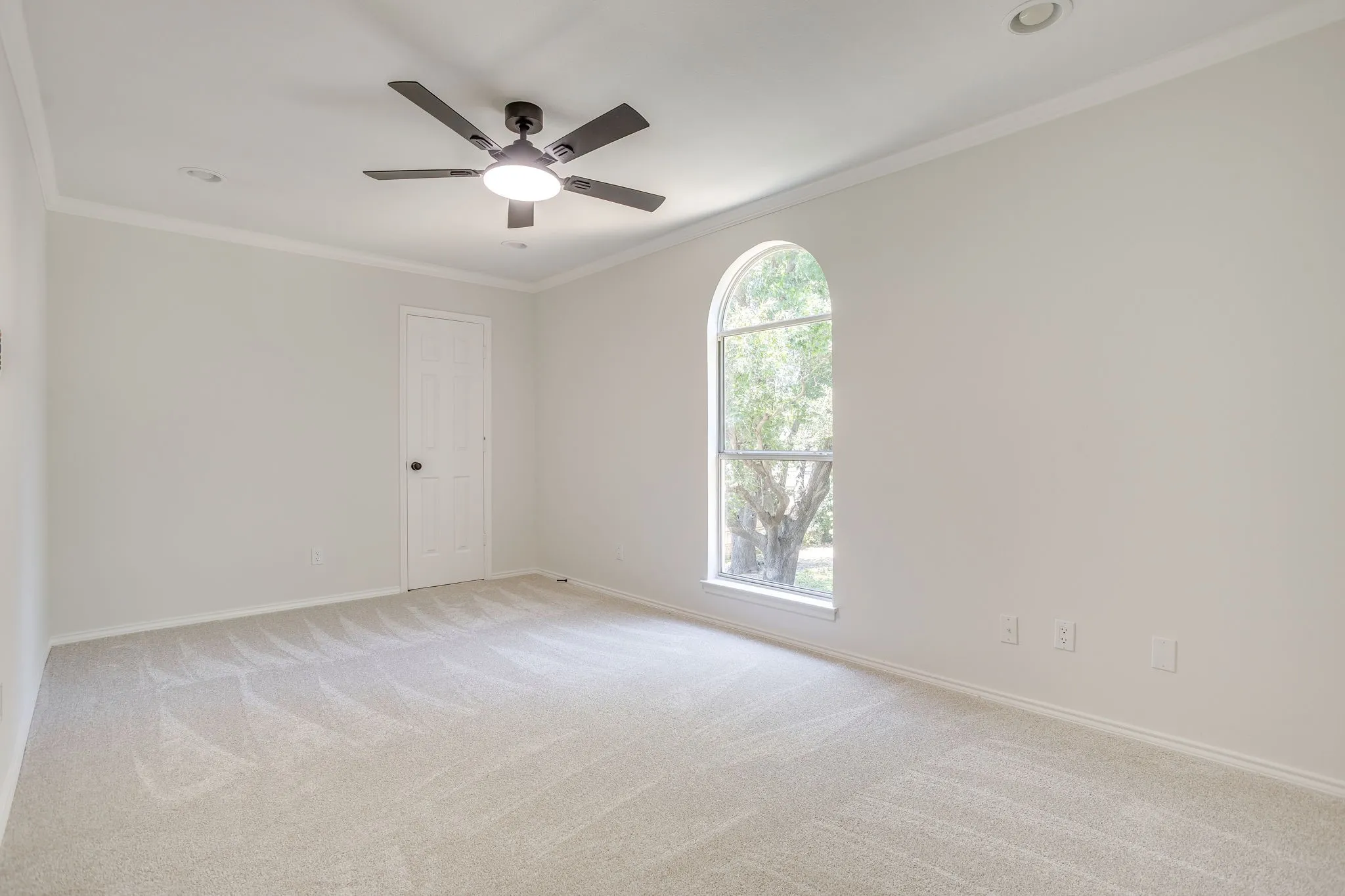 Single Family Residence For Sale in Tarrant County , 4608 Bayonne Court, Arlington, Texas 76016, 3 Bedroom, 3 Bathroom, 2 Garage spaces, 1,664 Sqft, built in 1992, mls#21350840, Real Estate Agent in Arlington, Homes For Sale in Tarrant county, Homes For Sale in Arlington, Realtor in Arlington Texas, Real Estate Brokerage Independent Realty Texas, Luminita Cordes Realtor