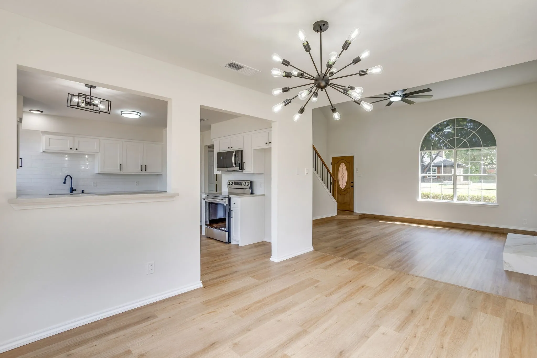 Single Family Residence For Sale in Tarrant County , 4608 Bayonne Court, Arlington, Texas 76016, 3 Bedroom, 3 Bathroom, 2 Garage spaces, 1,664 Sqft, built in 1992, mls#21350840, Real Estate Agent in Arlington, Homes For Sale in Tarrant county, Homes For Sale in Arlington, Realtor in Arlington Texas, Real Estate Brokerage Independent Realty Texas, Luminita Cordes Realtor