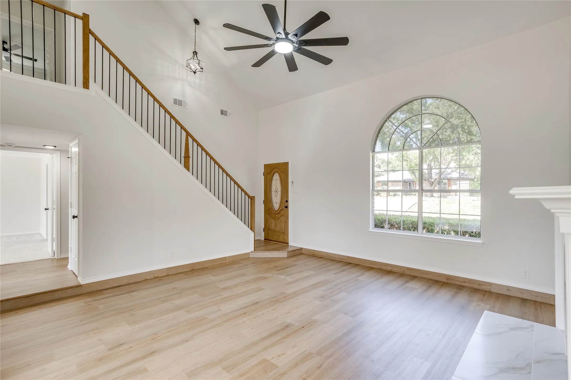 Single Family Residence For Sale in Tarrant County , 4608 Bayonne Court, Arlington, Texas 76016, 3 Bedroom, 3 Bathroom, 2 Garage spaces, 1,664 Sqft, built in 1992, mls#21350840, Real Estate Agent in Arlington, Homes For Sale in Tarrant county, Homes For Sale in Arlington, Realtor in Arlington Texas, Real Estate Brokerage Independent Realty Texas, Luminita Cordes Realtor