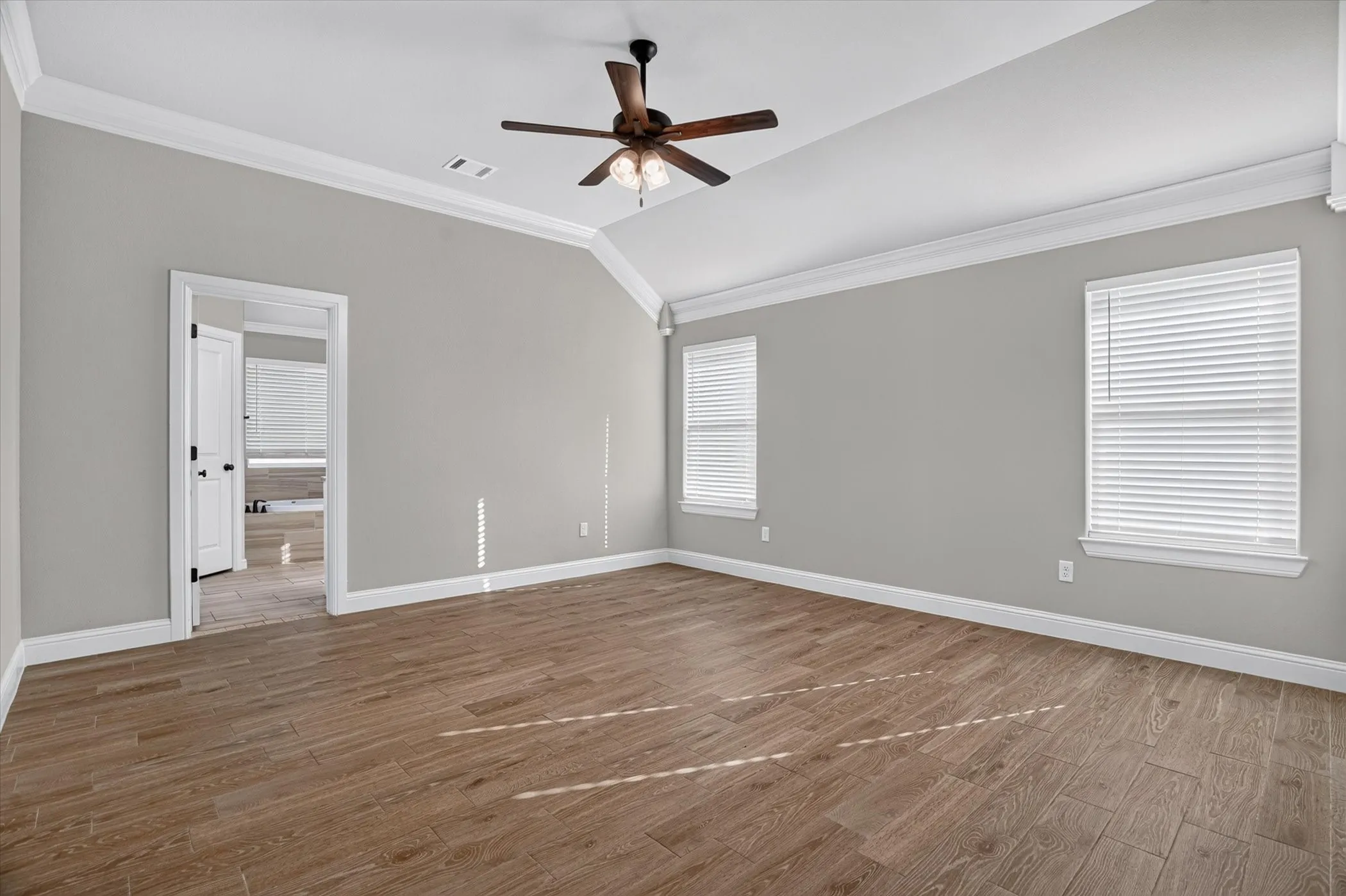 Single Family Residence For Sale in Hood County , 3335 White Horse Drive, Granbury, Texas 76049, 3 Bedroom, 2 Bathroom, 2 Garage spaces, 1,755 Sqft, built in 2021, mls#21354088, Real Estate Agent in Granbury, Homes For Sale in Hood county, Homes For Sale in Granbury, Realtor in Granbury Texas, Real Estate Brokerage Independent Realty Texas, Luminita Cordes Realtor