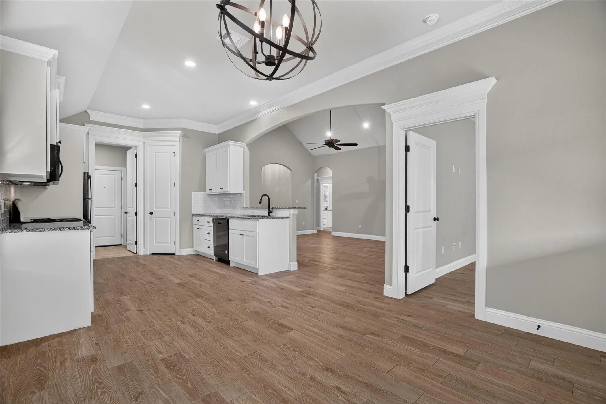 Single Family Residence For Sale in Hood County , 3335 White Horse Drive, Granbury, Texas 76049, 3 Bedroom, 2 Bathroom, 2 Garage spaces, 1,755 Sqft, built in 2021, mls#21354088, Real Estate Agent in Granbury, Homes For Sale in Hood county, Homes For Sale in Granbury, Realtor in Granbury Texas, Real Estate Brokerage Independent Realty Texas, Luminita Cordes Realtor