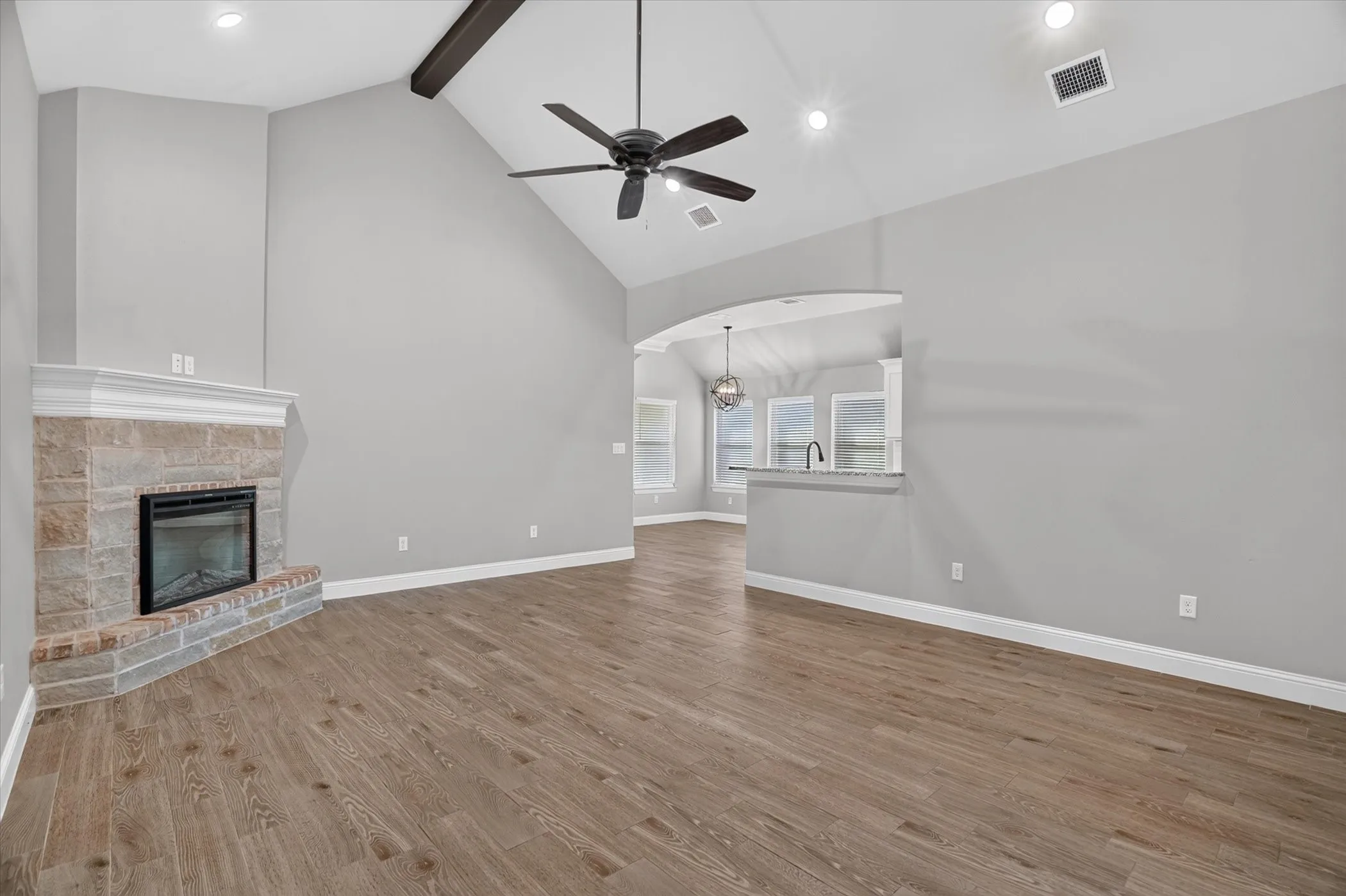 Single Family Residence For Sale in Hood County , 3335 White Horse Drive, Granbury, Texas 76049, 3 Bedroom, 2 Bathroom, 2 Garage spaces, 1,755 Sqft, built in 2021, mls#21354088, Real Estate Agent in Granbury, Homes For Sale in Hood county, Homes For Sale in Granbury, Realtor in Granbury Texas, Real Estate Brokerage Independent Realty Texas, Luminita Cordes Realtor