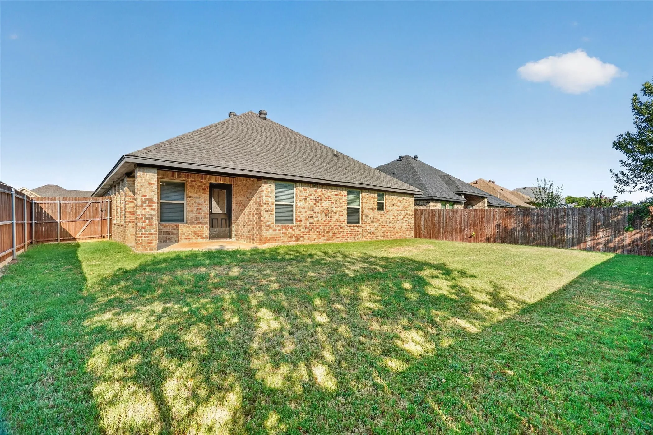 Single Family Residence For Sale in Hood County , 3335 White Horse Drive, Granbury, Texas 76049, 3 Bedroom, 2 Bathroom, 2 Garage spaces, 1,755 Sqft, built in 2021, mls#21354088, Real Estate Agent in Granbury, Homes For Sale in Hood county, Homes For Sale in Granbury, Realtor in Granbury Texas, Real Estate Brokerage Independent Realty Texas, Luminita Cordes Realtor