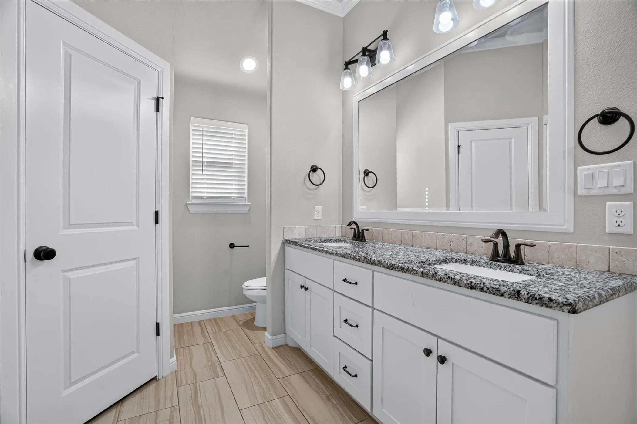 Single Family Residence For Sale in Hood County , 3335 White Horse Drive, Granbury, Texas 76049, 3 Bedroom, 2 Bathroom, 2 Garage spaces, 1,755 Sqft, built in 2021, mls#21354088, Real Estate Agent in Granbury, Homes For Sale in Hood county, Homes For Sale in Granbury, Realtor in Granbury Texas, Real Estate Brokerage Independent Realty Texas, Luminita Cordes Realtor