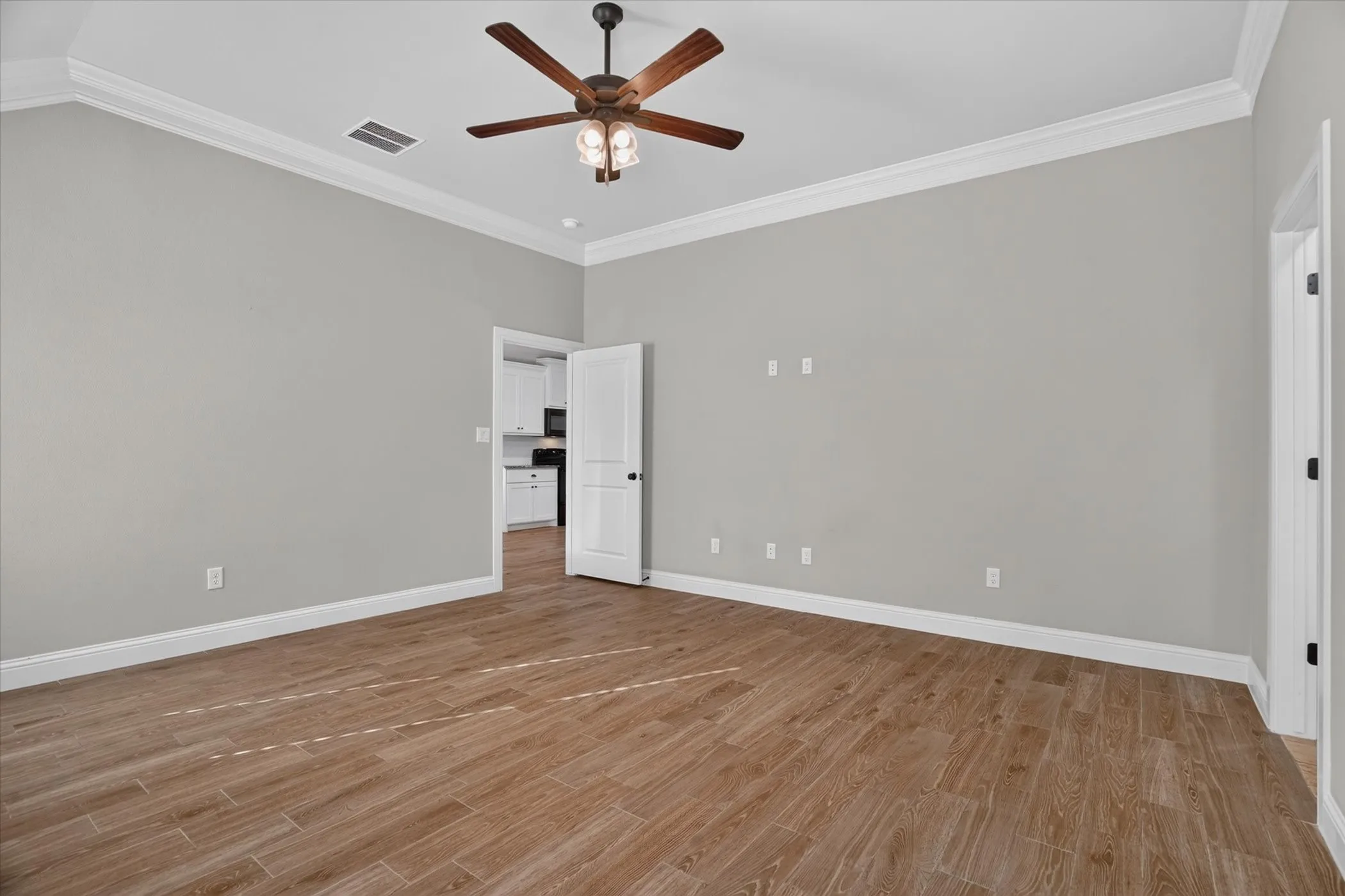 Single Family Residence For Sale in Hood County , 3335 White Horse Drive, Granbury, Texas 76049, 3 Bedroom, 2 Bathroom, 2 Garage spaces, 1,755 Sqft, built in 2021, mls#21354088, Real Estate Agent in Granbury, Homes For Sale in Hood county, Homes For Sale in Granbury, Realtor in Granbury Texas, Real Estate Brokerage Independent Realty Texas, Luminita Cordes Realtor