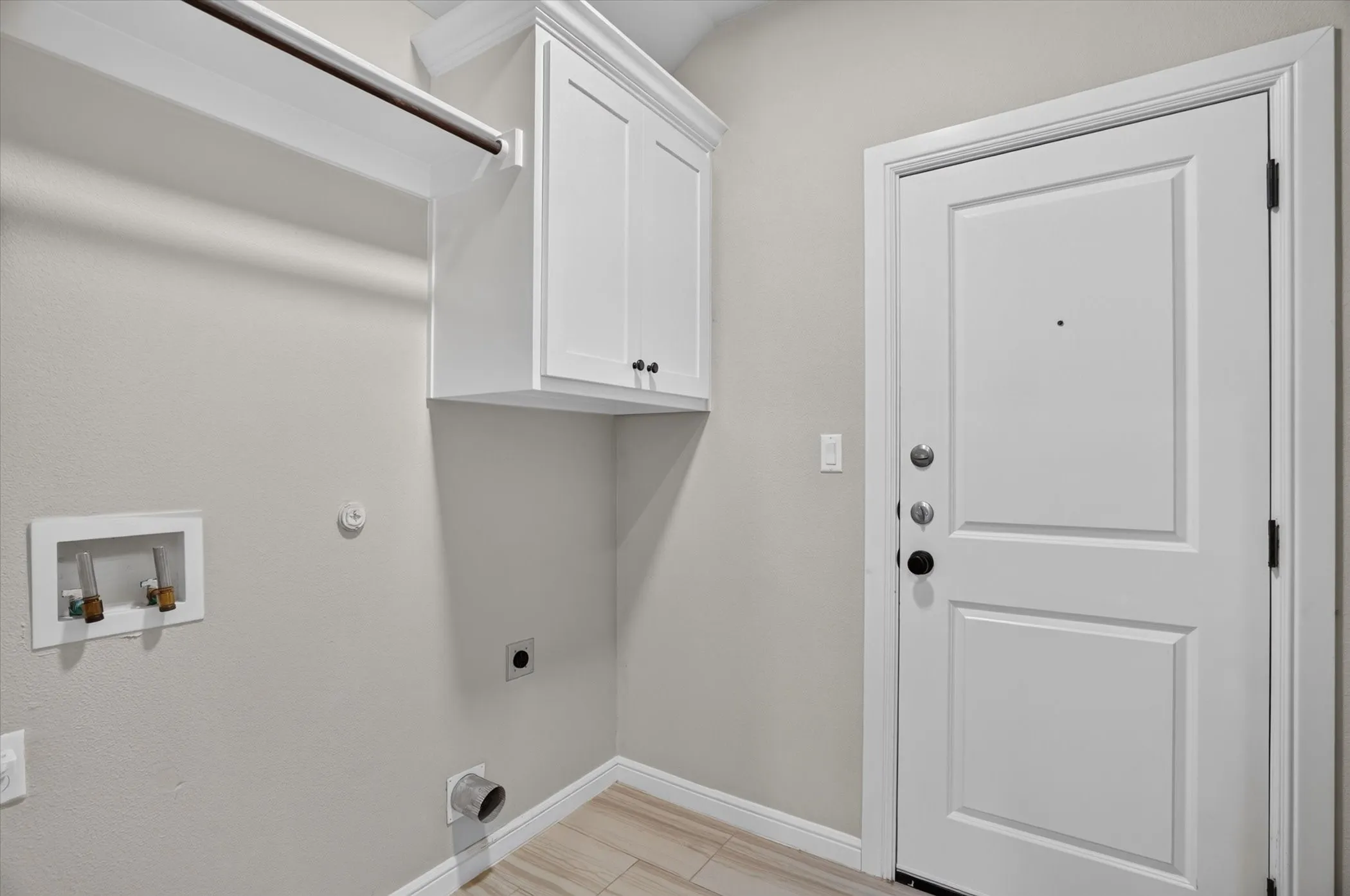 Single Family Residence For Sale in Hood County , 3335 White Horse Drive, Granbury, Texas 76049, 3 Bedroom, 2 Bathroom, 2 Garage spaces, 1,755 Sqft, built in 2021, mls#21354088, Real Estate Agent in Granbury, Homes For Sale in Hood county, Homes For Sale in Granbury, Realtor in Granbury Texas, Real Estate Brokerage Independent Realty Texas, Luminita Cordes Realtor