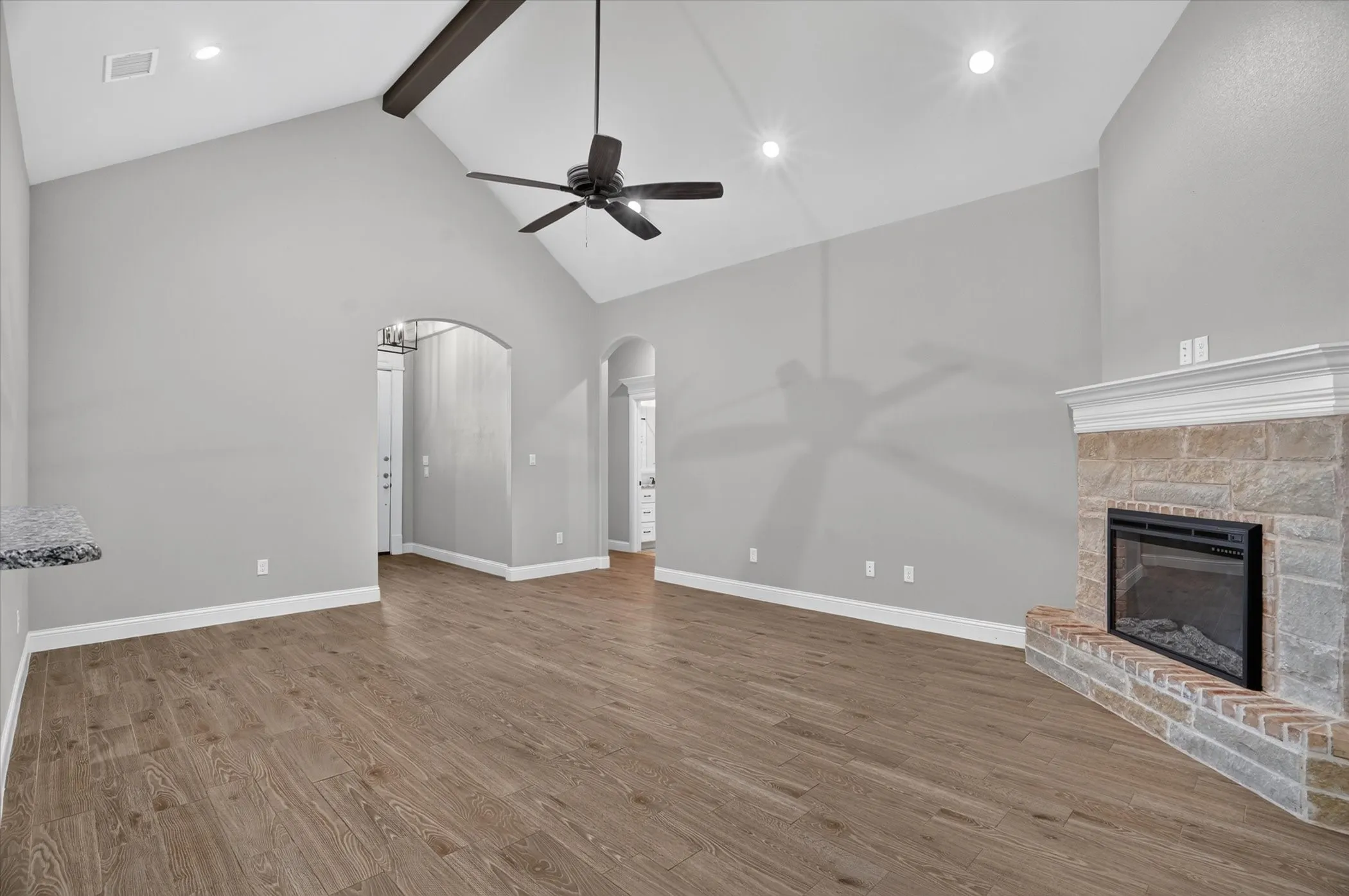 Single Family Residence For Sale in Hood County , 3335 White Horse Drive, Granbury, Texas 76049, 3 Bedroom, 2 Bathroom, 2 Garage spaces, 1,755 Sqft, built in 2021, mls#21354088, Real Estate Agent in Granbury, Homes For Sale in Hood county, Homes For Sale in Granbury, Realtor in Granbury Texas, Real Estate Brokerage Independent Realty Texas, Luminita Cordes Realtor