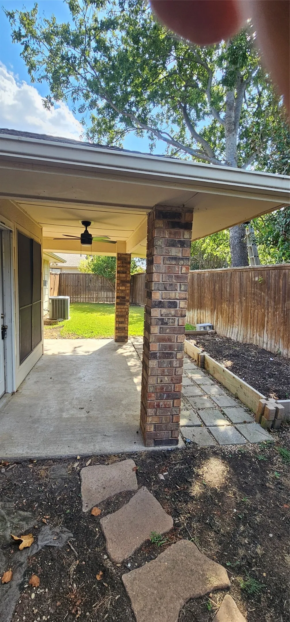 Duplex For Rent in Collin County , 3403 Hilltop Lane, Plano, Texas 75023, 3 Bedroom, 2 Bathroom, 2 Garage spaces, 1,318 Sqft, built in 1983, mls#21357177, Real Estate Agent in Plano, Homes For Rent in Collin county, Homes For Rent in Plano, Realtor in Plano Texas, Real Estate Brokerage Independent Realty Texas, Luminita Cordes Realtor