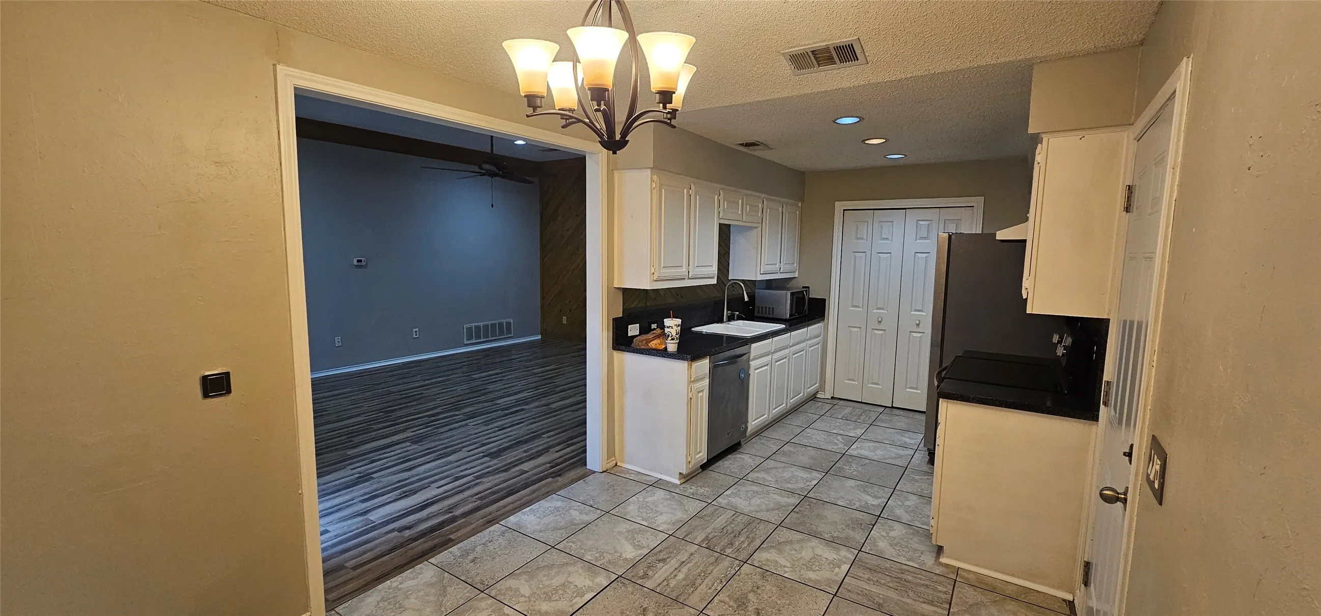 Duplex For Rent in Collin County , 3403 Hilltop Lane, Plano, Texas 75023, 3 Bedroom, 2 Bathroom, 2 Garage spaces, 1,318 Sqft, built in 1983, mls#21357177, Real Estate Agent in Plano, Homes For Rent in Collin county, Homes For Rent in Plano, Realtor in Plano Texas, Real Estate Brokerage Independent Realty Texas, Luminita Cordes Realtor