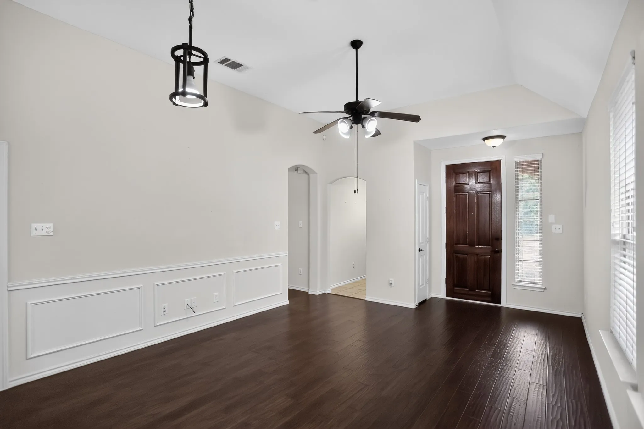 Single Family Residence For Sale in Dallas County , 8418 Timberbrook Lane, Dallas, Texas 75249, 3 Bedroom, 2 Bathroom, 2 Garage spaces, 1,333 Sqft, built in 2010, mls#21356868, Real Estate Agent in Dallas, Homes For Sale in Dallas county, Homes For Sale in Dallas, Realtor in Dallas Texas, Real Estate Brokerage Independent Realty Texas, Luminita Cordes Realtor