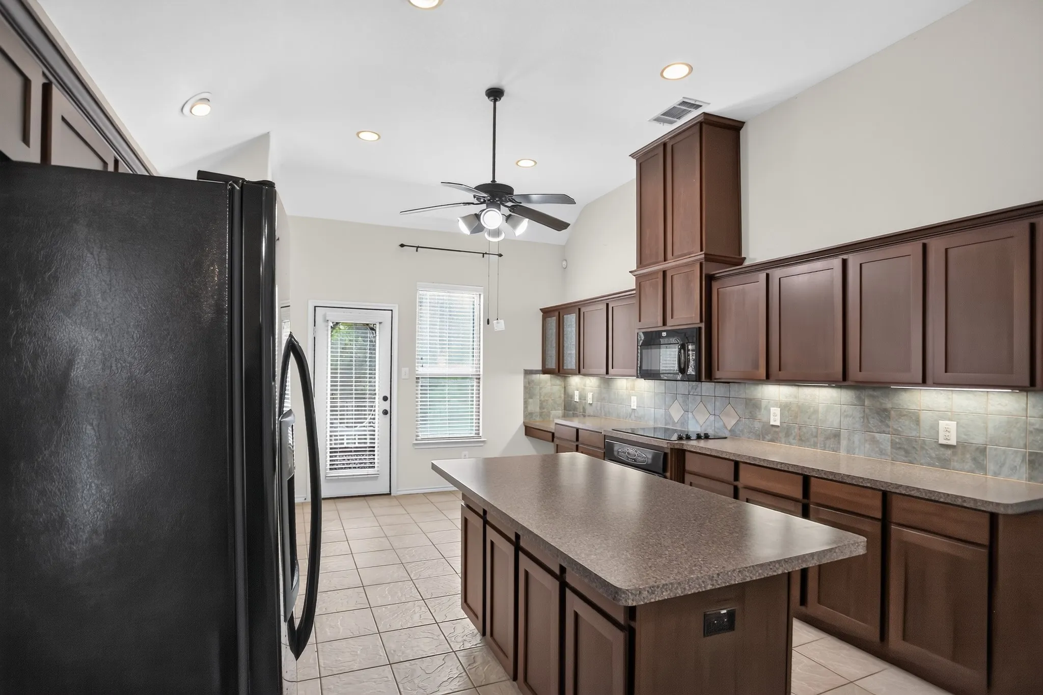 Single Family Residence For Sale in Dallas County , 8418 Timberbrook Lane, Dallas, Texas 75249, 3 Bedroom, 2 Bathroom, 2 Garage spaces, 1,333 Sqft, built in 2010, mls#21356868, Real Estate Agent in Dallas, Homes For Sale in Dallas county, Homes For Sale in Dallas, Realtor in Dallas Texas, Real Estate Brokerage Independent Realty Texas, Luminita Cordes Realtor