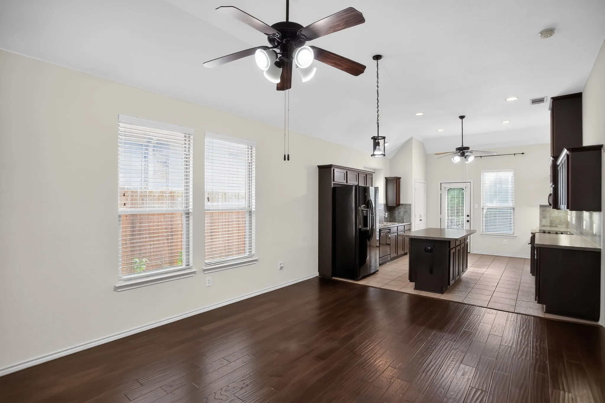 Single Family Residence For Sale in Dallas County , 8418 Timberbrook Lane, Dallas, Texas 75249, 3 Bedroom, 2 Bathroom, 2 Garage spaces, 1,333 Sqft, built in 2010, mls#21356868, Real Estate Agent in Dallas, Homes For Sale in Dallas county, Homes For Sale in Dallas, Realtor in Dallas Texas, Real Estate Brokerage Independent Realty Texas, Luminita Cordes Realtor
