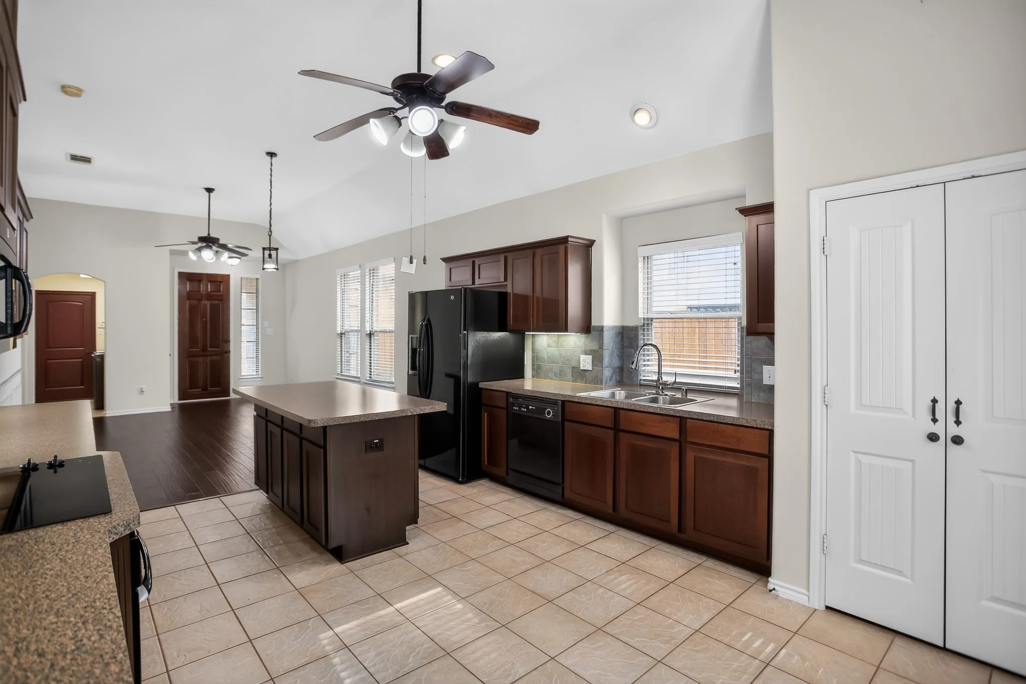 Single Family Residence For Sale in Dallas County , 8418 Timberbrook Lane, Dallas, Texas 75249, 3 Bedroom, 2 Bathroom, 2 Garage spaces, 1,333 Sqft, built in 2010, mls#21356868, Real Estate Agent in Dallas, Homes For Sale in Dallas county, Homes For Sale in Dallas, Realtor in Dallas Texas, Real Estate Brokerage Independent Realty Texas, Luminita Cordes Realtor