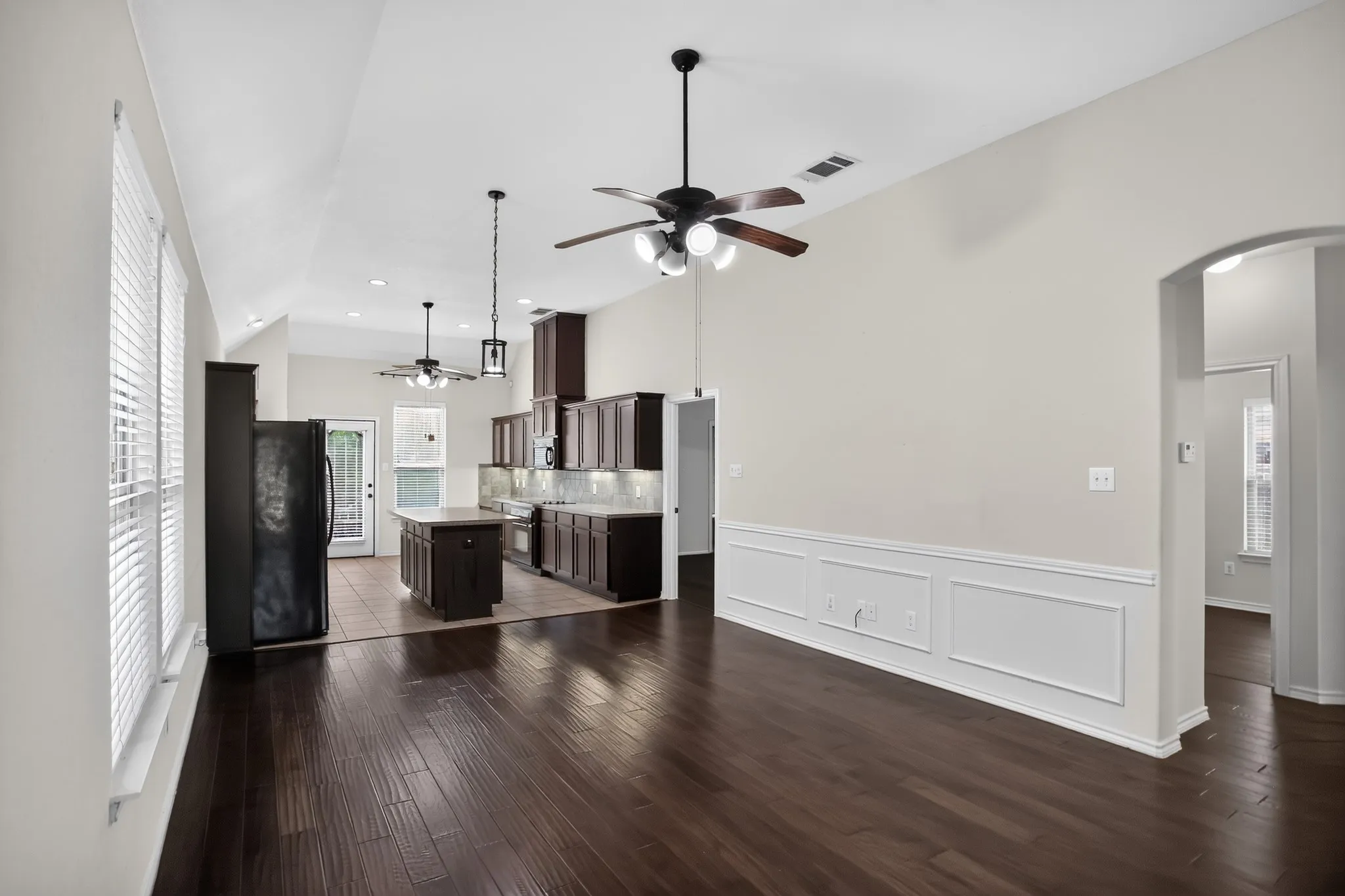 Single Family Residence For Sale in Dallas County , 8418 Timberbrook Lane, Dallas, Texas 75249, 3 Bedroom, 2 Bathroom, 2 Garage spaces, 1,333 Sqft, built in 2010, mls#21356868, Real Estate Agent in Dallas, Homes For Sale in Dallas county, Homes For Sale in Dallas, Realtor in Dallas Texas, Real Estate Brokerage Independent Realty Texas, Luminita Cordes Realtor