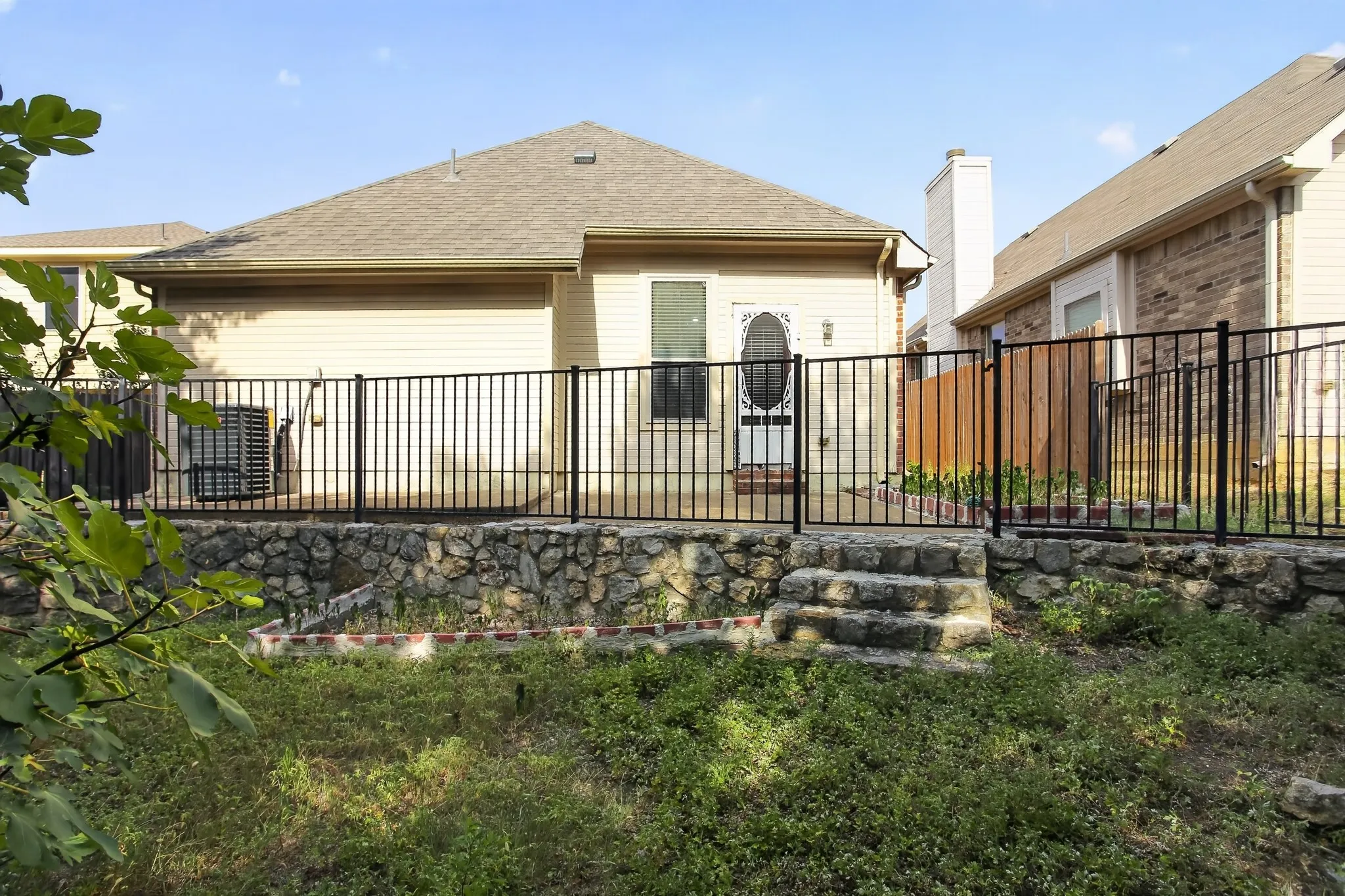 Single Family Residence For Sale in Dallas County , 8418 Timberbrook Lane, Dallas, Texas 75249, 3 Bedroom, 2 Bathroom, 2 Garage spaces, 1,333 Sqft, built in 2010, mls#21356868, Real Estate Agent in Dallas, Homes For Sale in Dallas county, Homes For Sale in Dallas, Realtor in Dallas Texas, Real Estate Brokerage Independent Realty Texas, Luminita Cordes Realtor