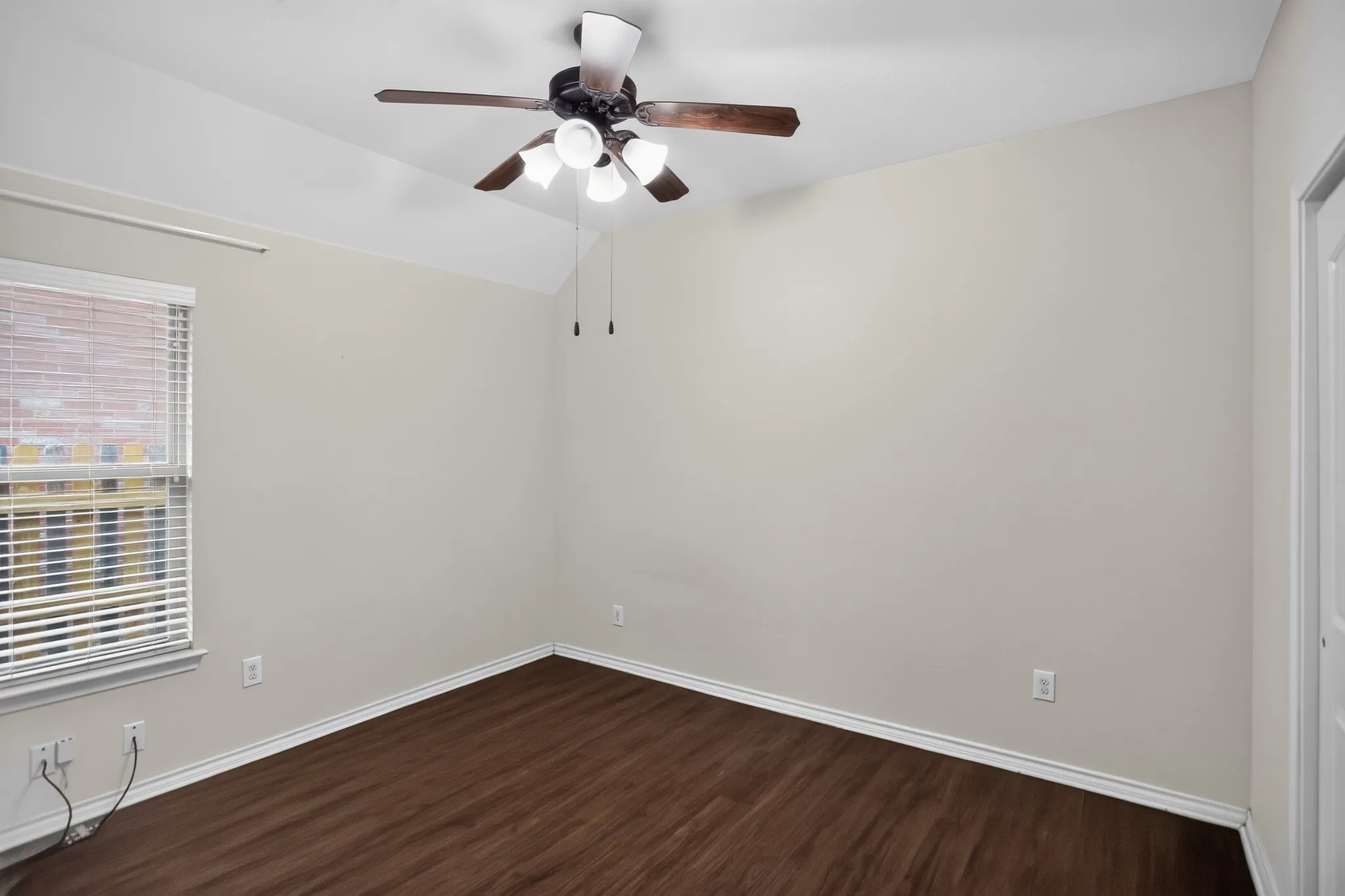 Single Family Residence For Sale in Dallas County , 8418 Timberbrook Lane, Dallas, Texas 75249, 3 Bedroom, 2 Bathroom, 2 Garage spaces, 1,333 Sqft, built in 2010, mls#21356868, Real Estate Agent in Dallas, Homes For Sale in Dallas county, Homes For Sale in Dallas, Realtor in Dallas Texas, Real Estate Brokerage Independent Realty Texas, Luminita Cordes Realtor