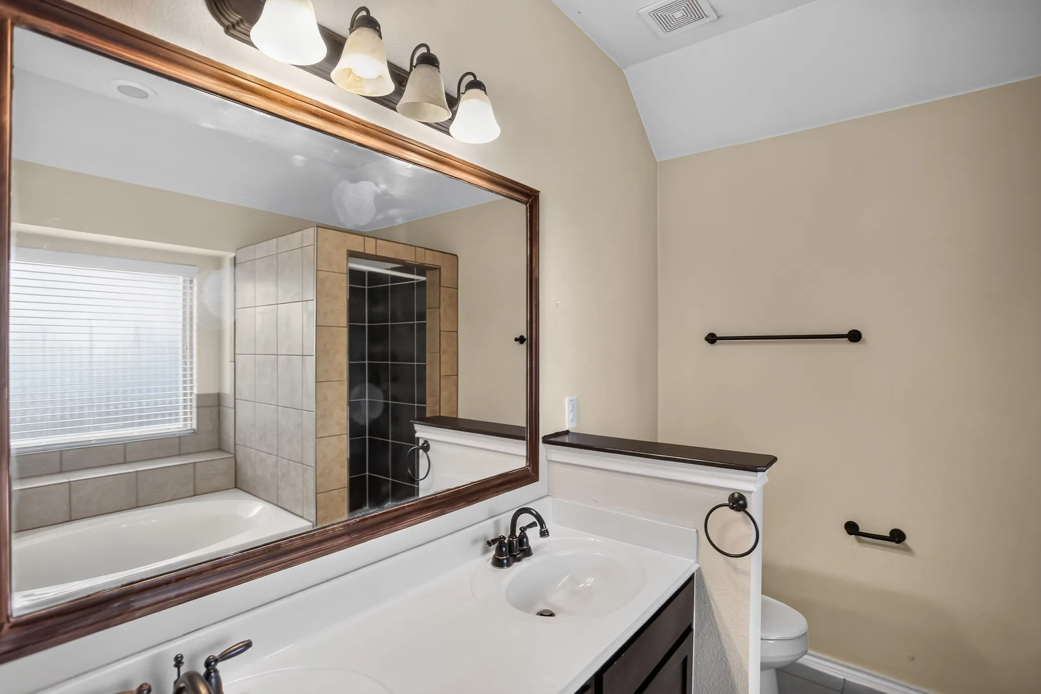 Single Family Residence For Sale in Dallas County , 8418 Timberbrook Lane, Dallas, Texas 75249, 3 Bedroom, 2 Bathroom, 2 Garage spaces, 1,333 Sqft, built in 2010, mls#21356868, Real Estate Agent in Dallas, Homes For Sale in Dallas county, Homes For Sale in Dallas, Realtor in Dallas Texas, Real Estate Brokerage Independent Realty Texas, Luminita Cordes Realtor