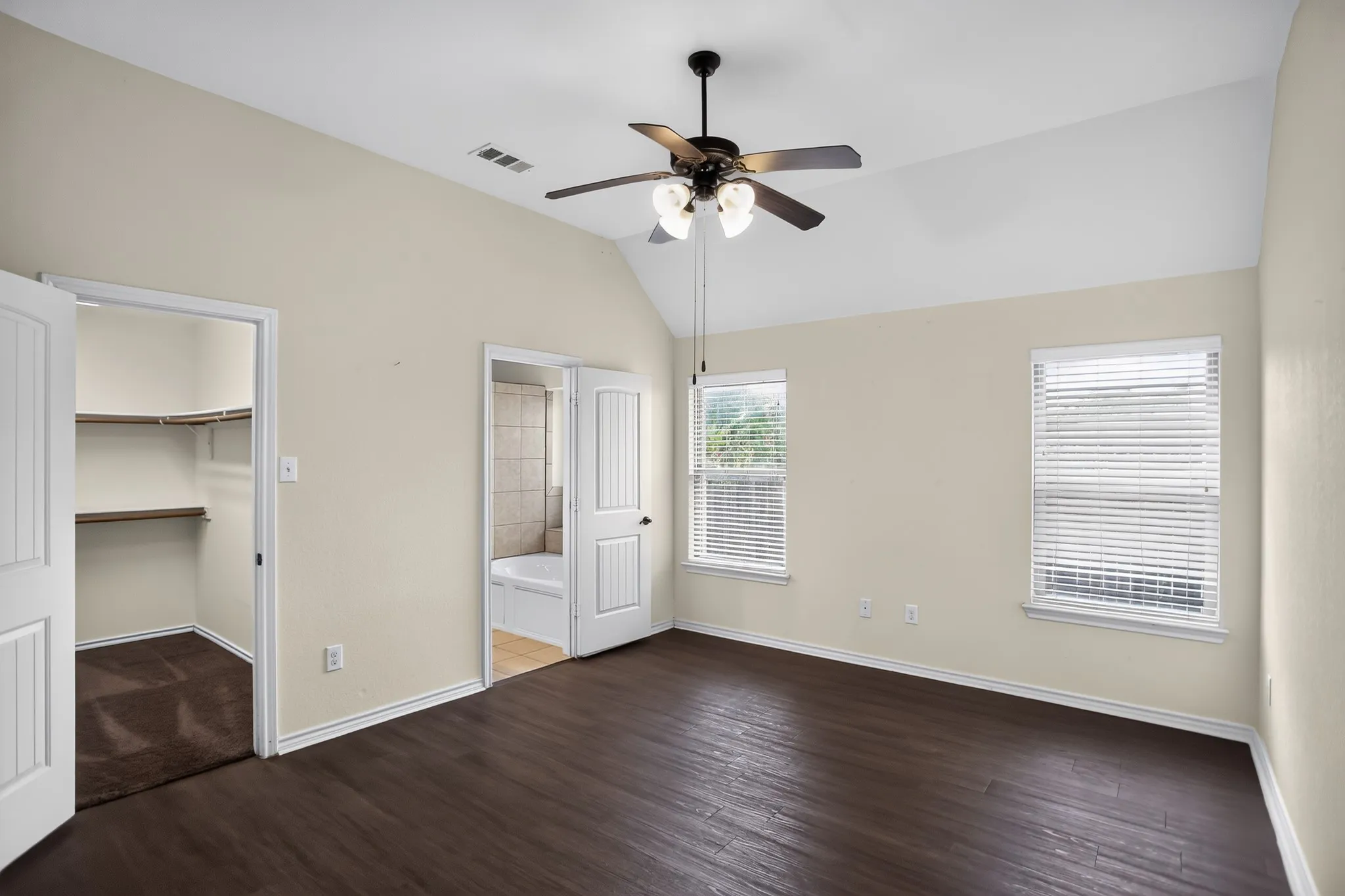 Single Family Residence For Sale in Dallas County , 8418 Timberbrook Lane, Dallas, Texas 75249, 3 Bedroom, 2 Bathroom, 2 Garage spaces, 1,333 Sqft, built in 2010, mls#21356868, Real Estate Agent in Dallas, Homes For Sale in Dallas county, Homes For Sale in Dallas, Realtor in Dallas Texas, Real Estate Brokerage Independent Realty Texas, Luminita Cordes Realtor