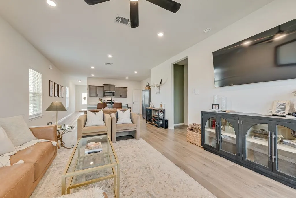 Single Family Residence For Sale in Hunt County , 921 Corral Street, Royse City, Texas 75189, 3 Bedroom, 3 Bathroom, 2 Garage spaces, 1,921 Sqft, built in 2023, mls#21354459, Real Estate Agent in Royse City, Homes For Sale in Hunt county, Homes For Sale in Royse City, Realtor in Royse City Texas, Real Estate Brokerage Independent Realty Texas, Luminita Cordes Realtor